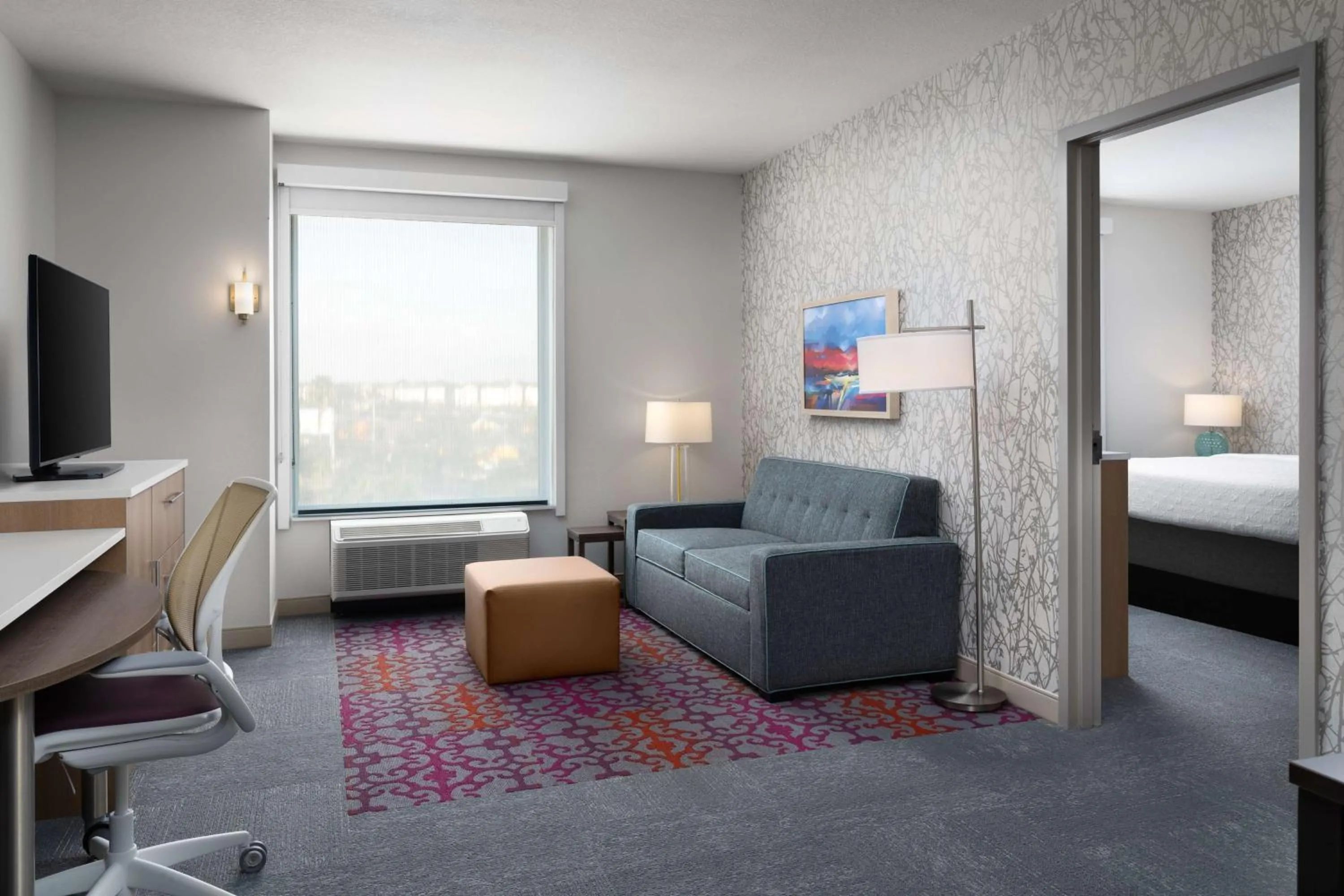 Living room, Bed in Home2 Suites By Hilton Winter Haven
