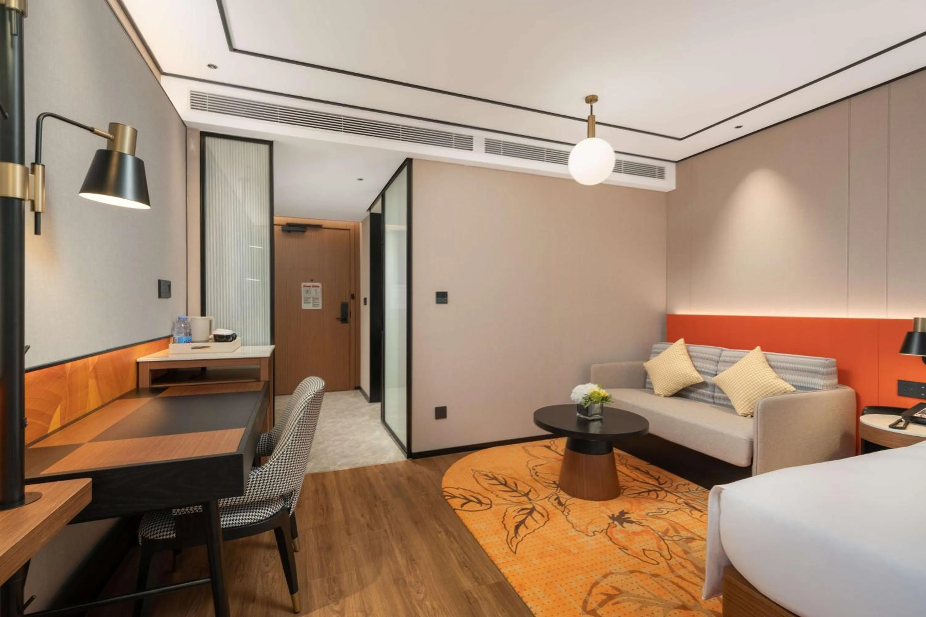 Living room, Bed in Hilton Garden Inn Tianjin Railway Station