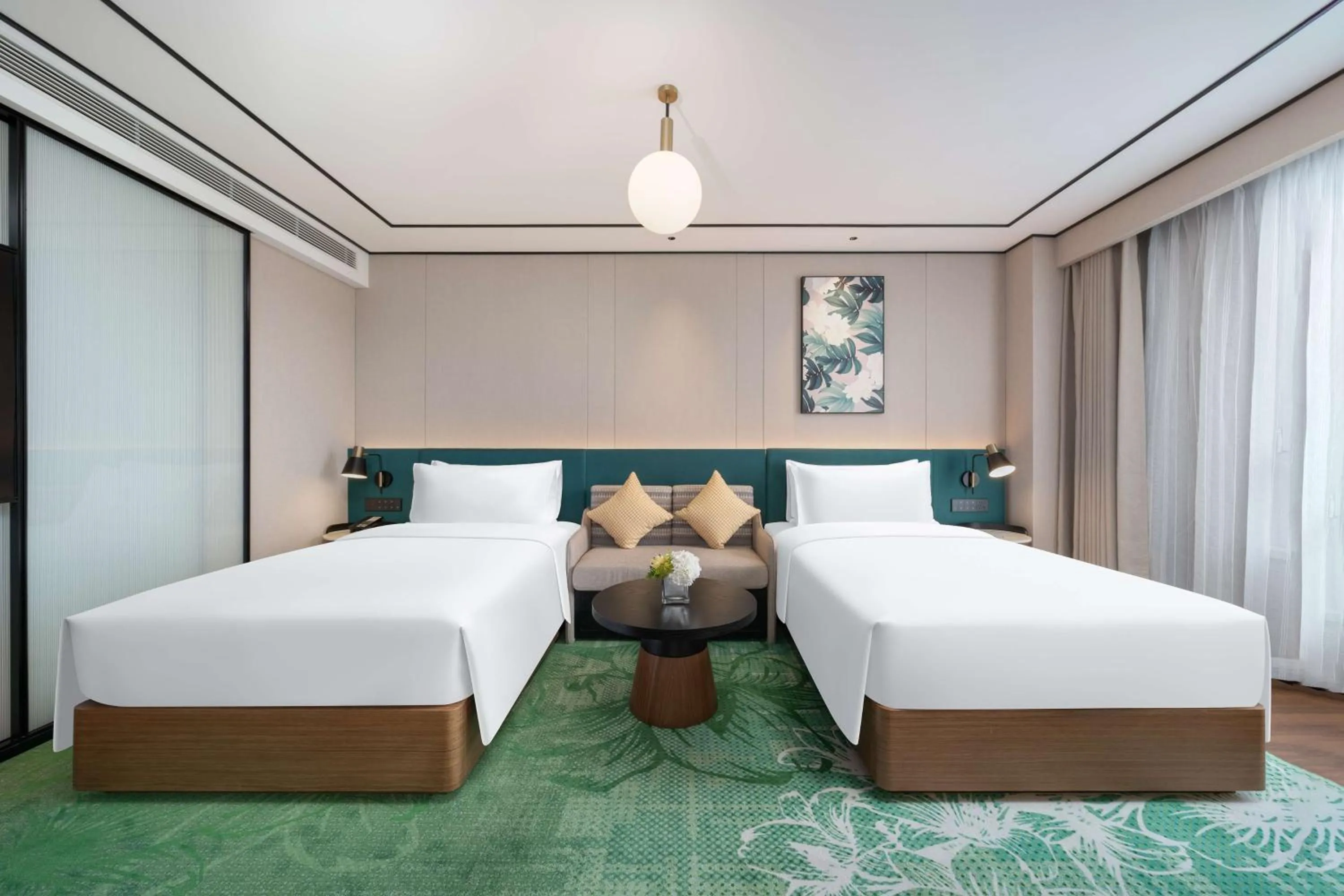 Living room, Bed in Hilton Garden Inn Tianjin Railway Station