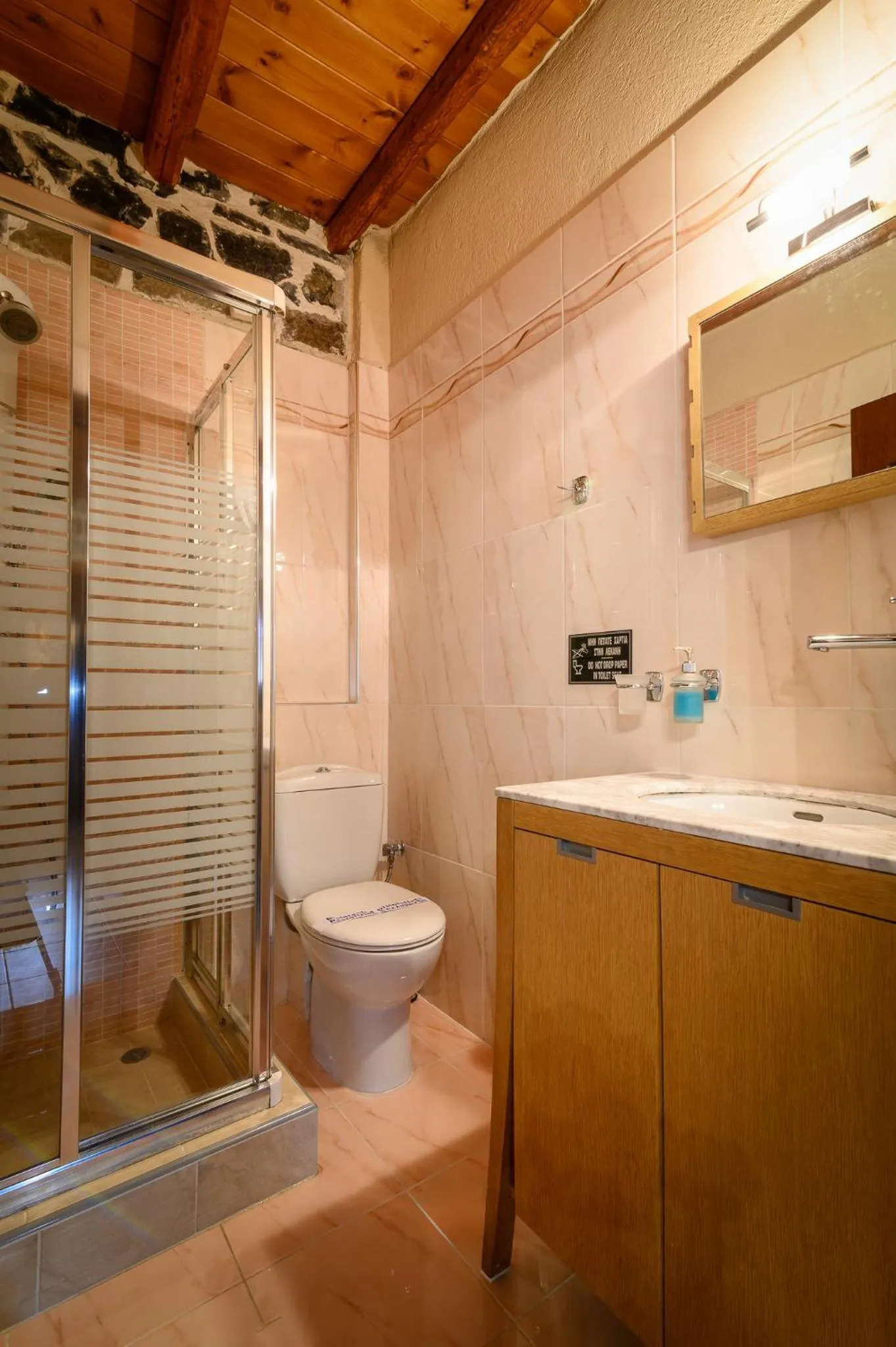 Bathroom in Enastron