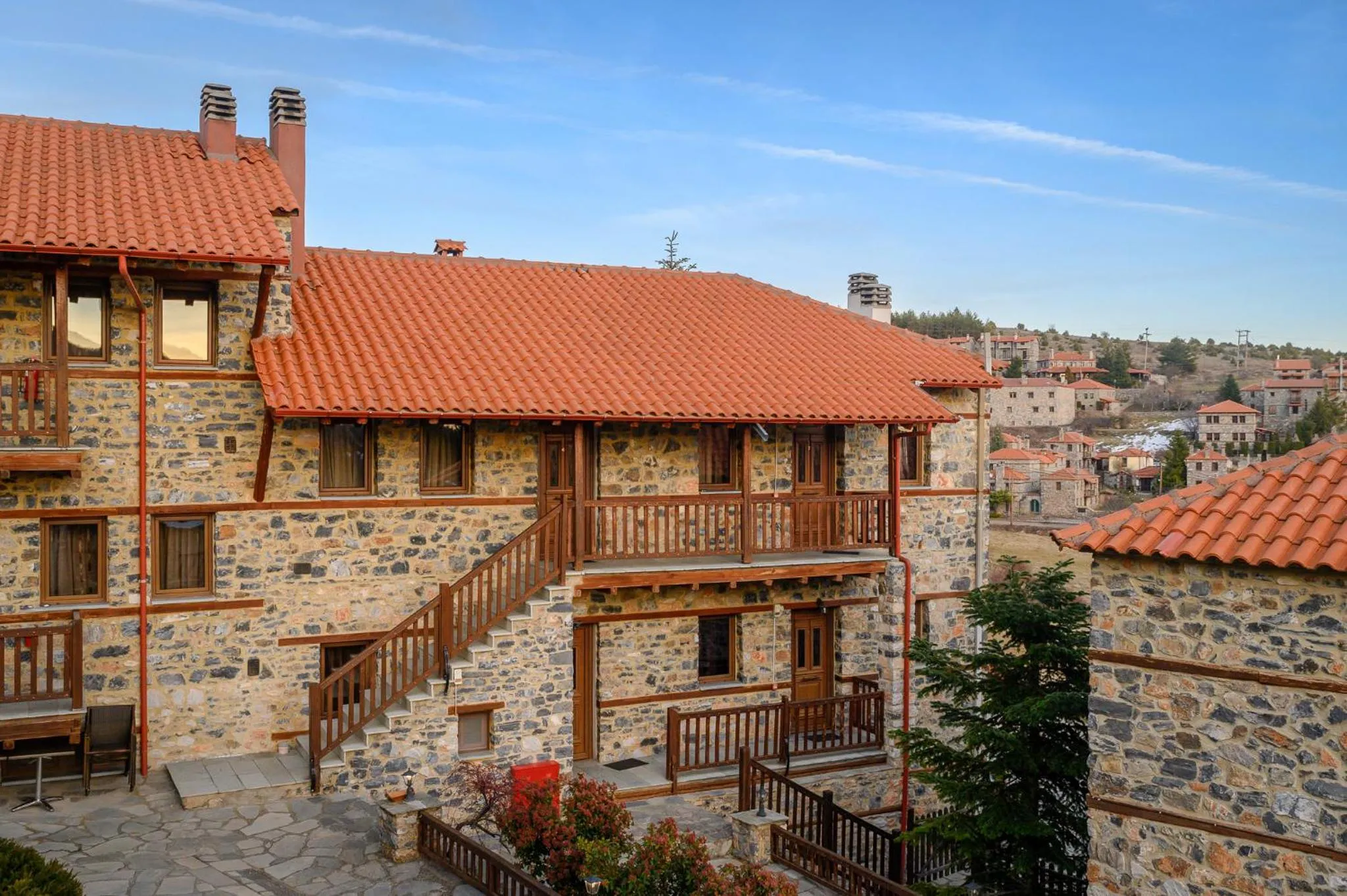 Property building in Enastron