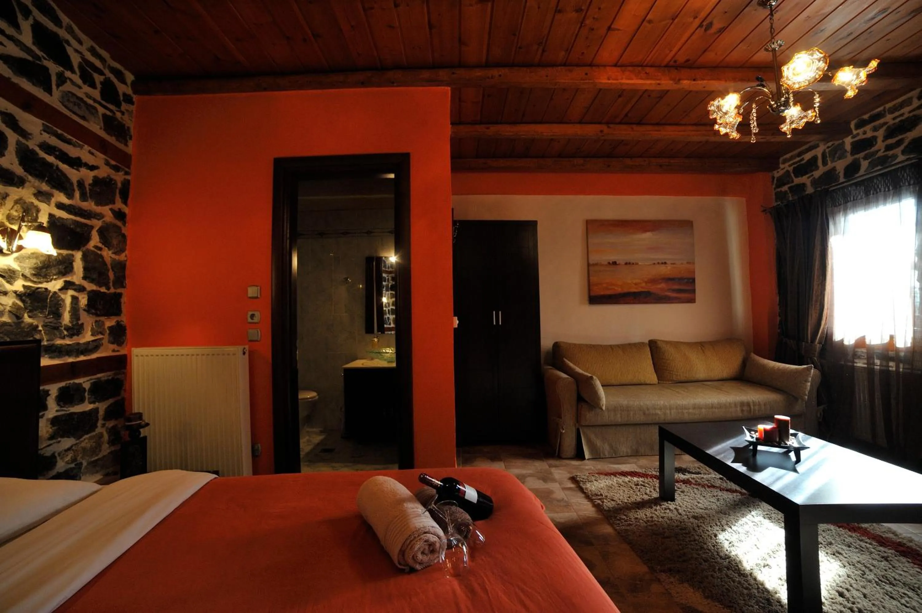 Photo of the whole room in Enastron