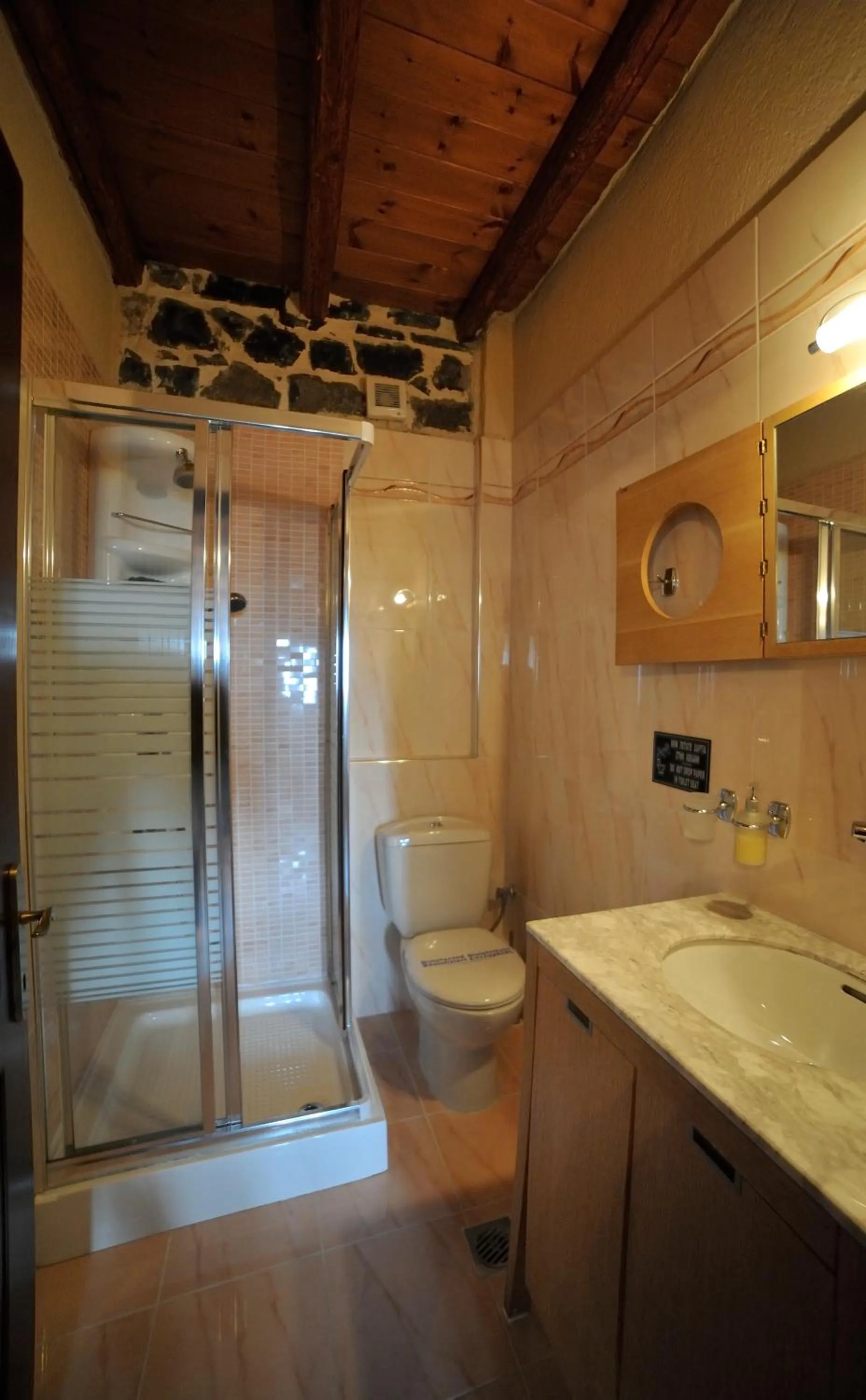 Bathroom in Enastron