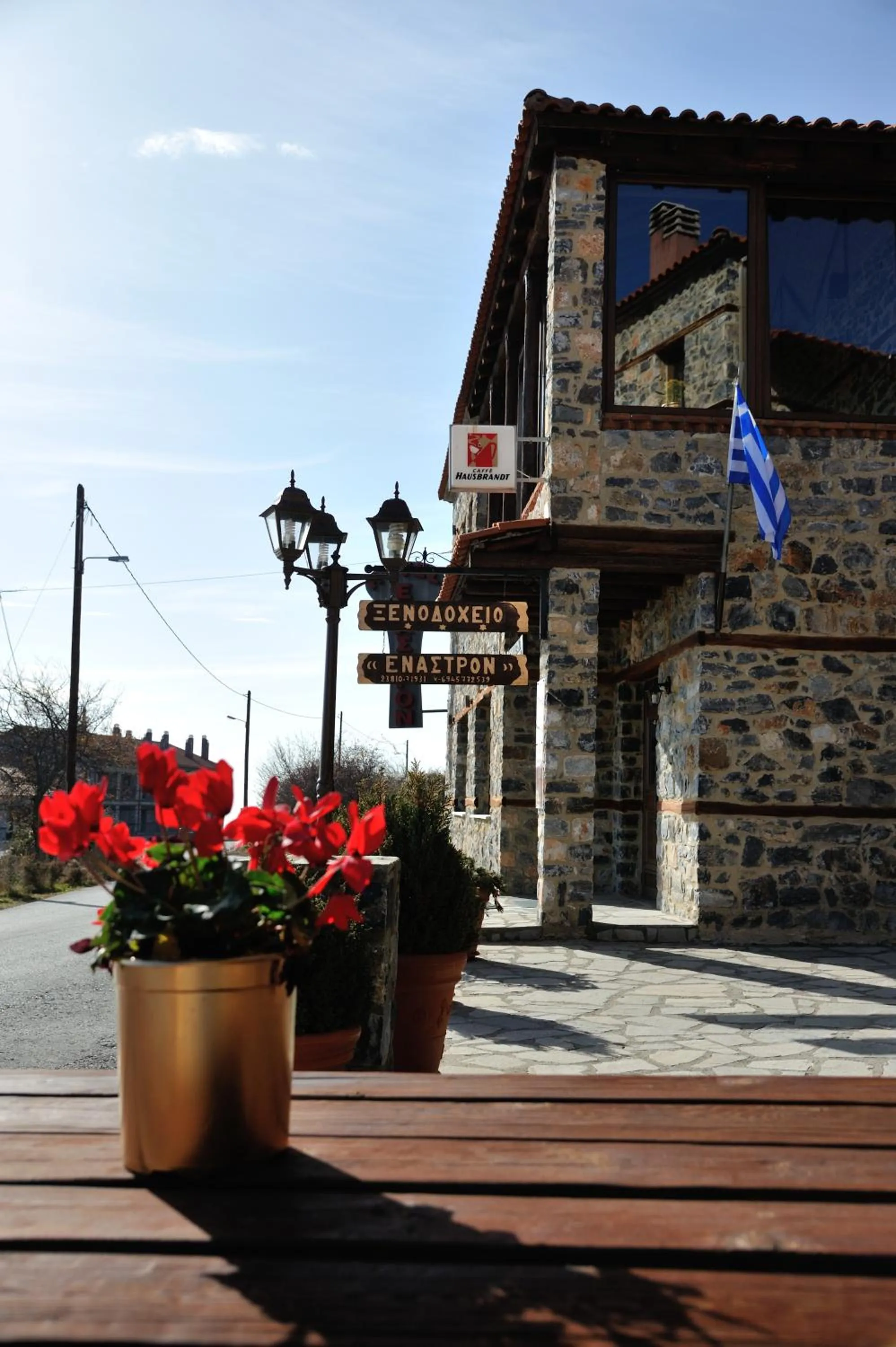 Facade/entrance in Enastron