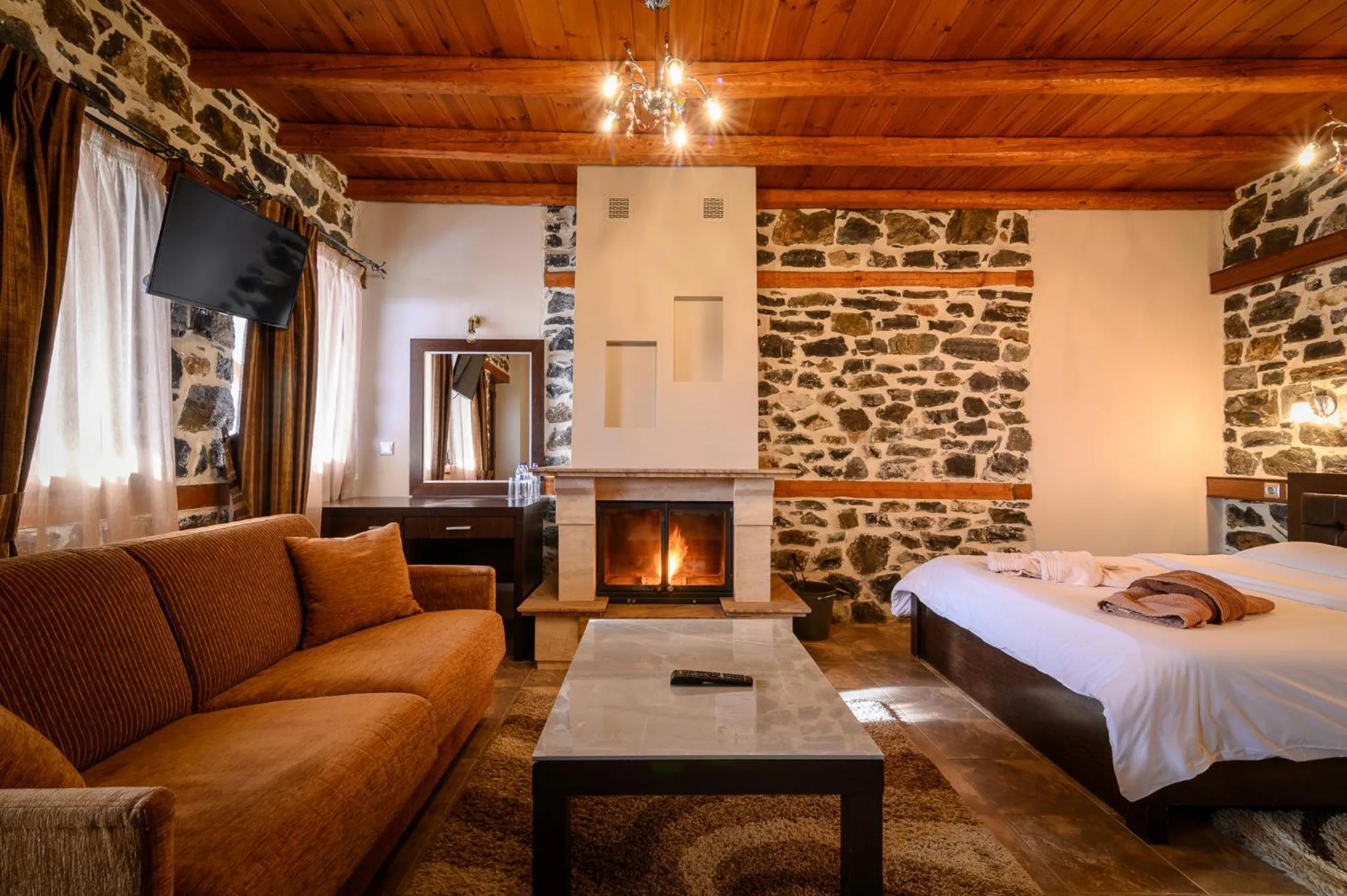 Bedroom, Bed in Enastron