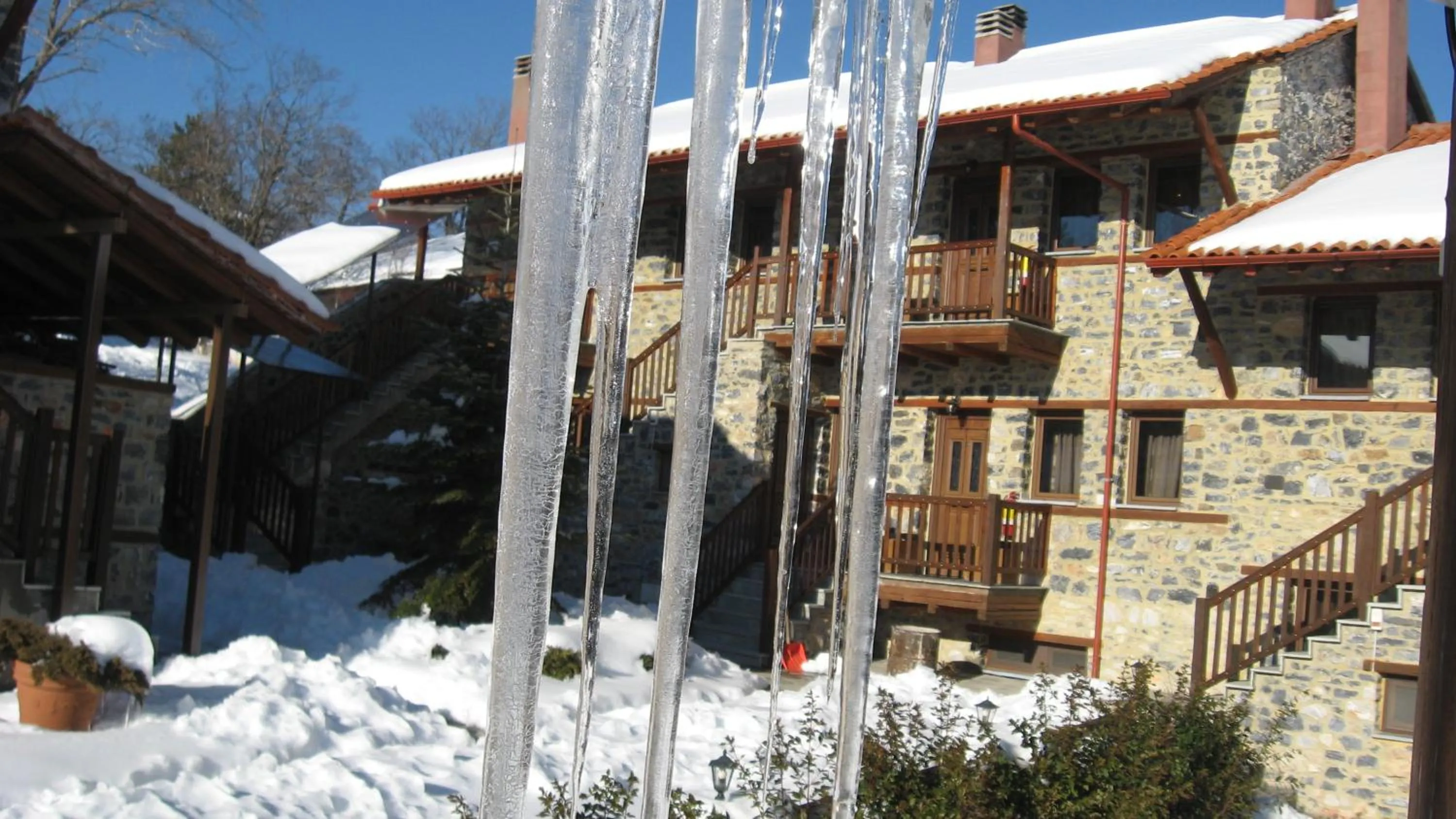 Property building in Enastron