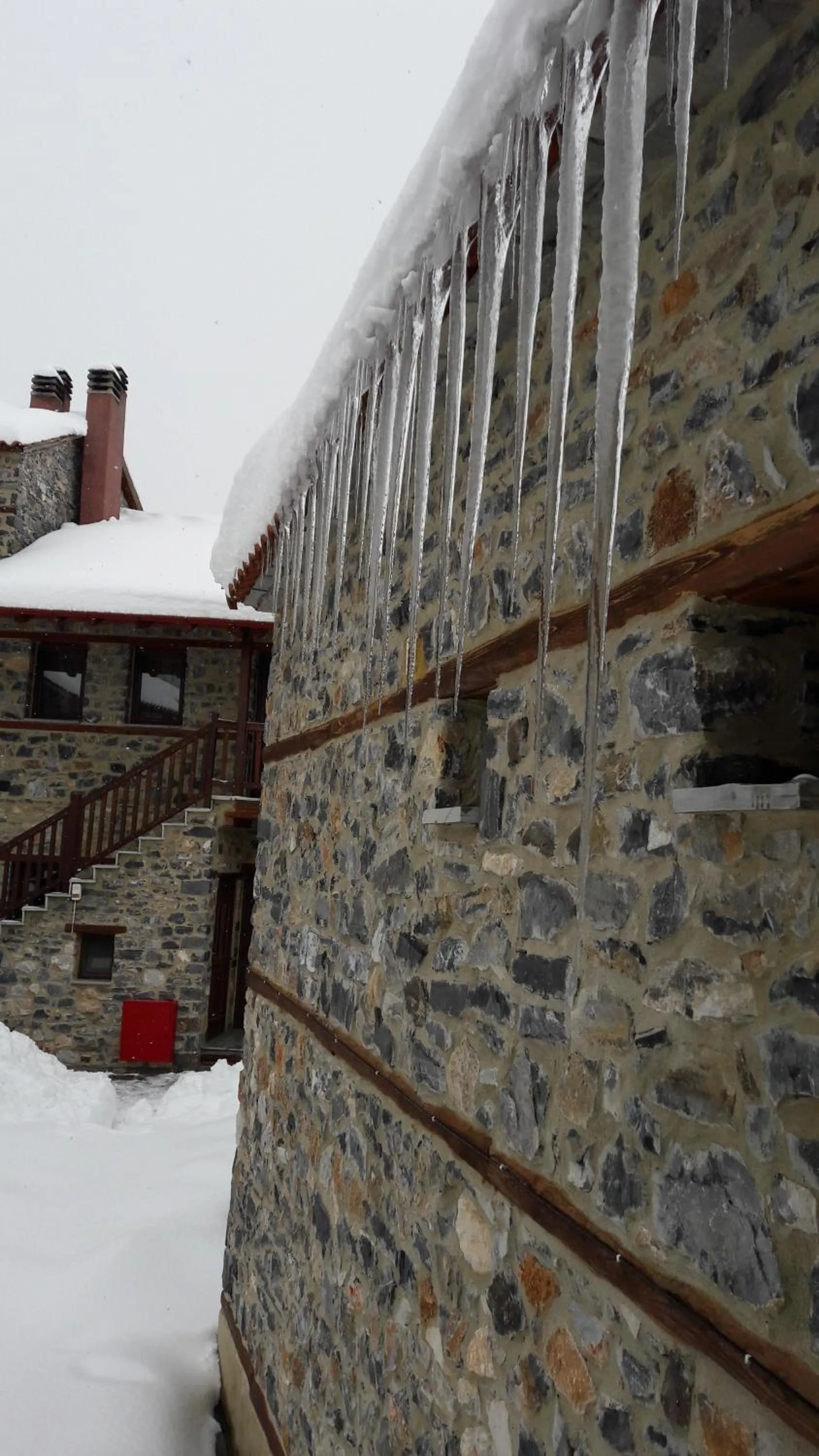 Property building in Enastron