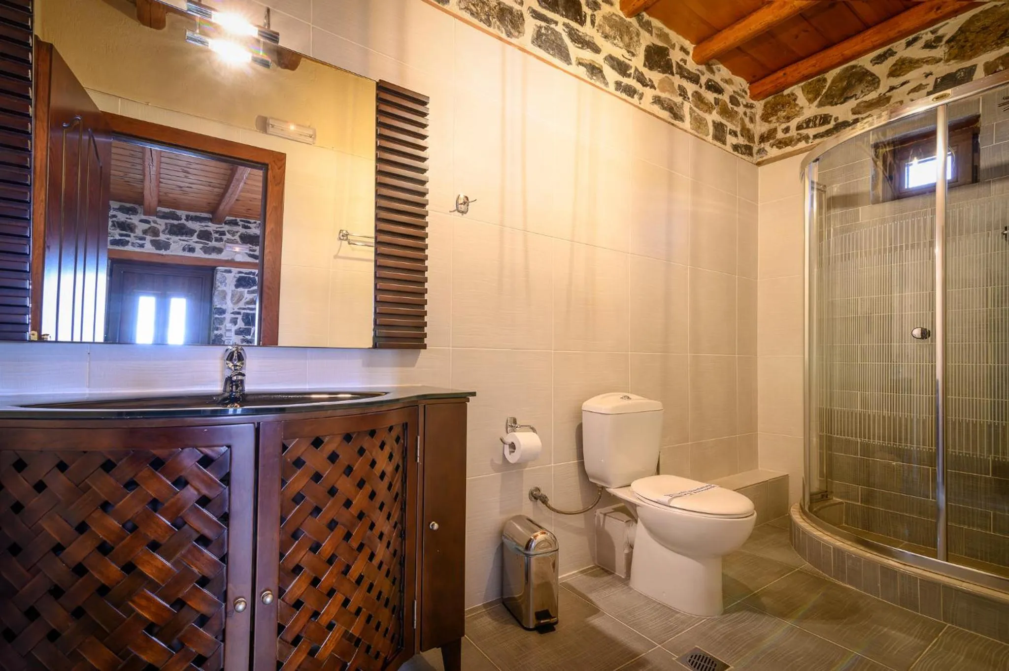 Bathroom in Enastron