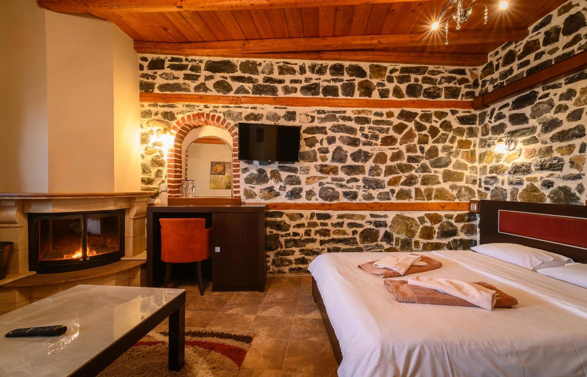 Bedroom, Bed in Enastron