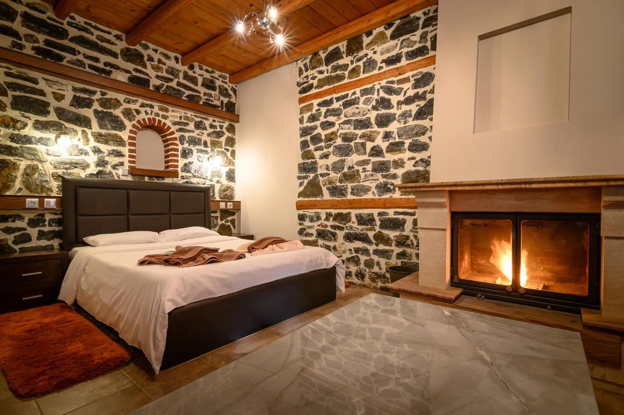 Bedroom, Bed in Enastron