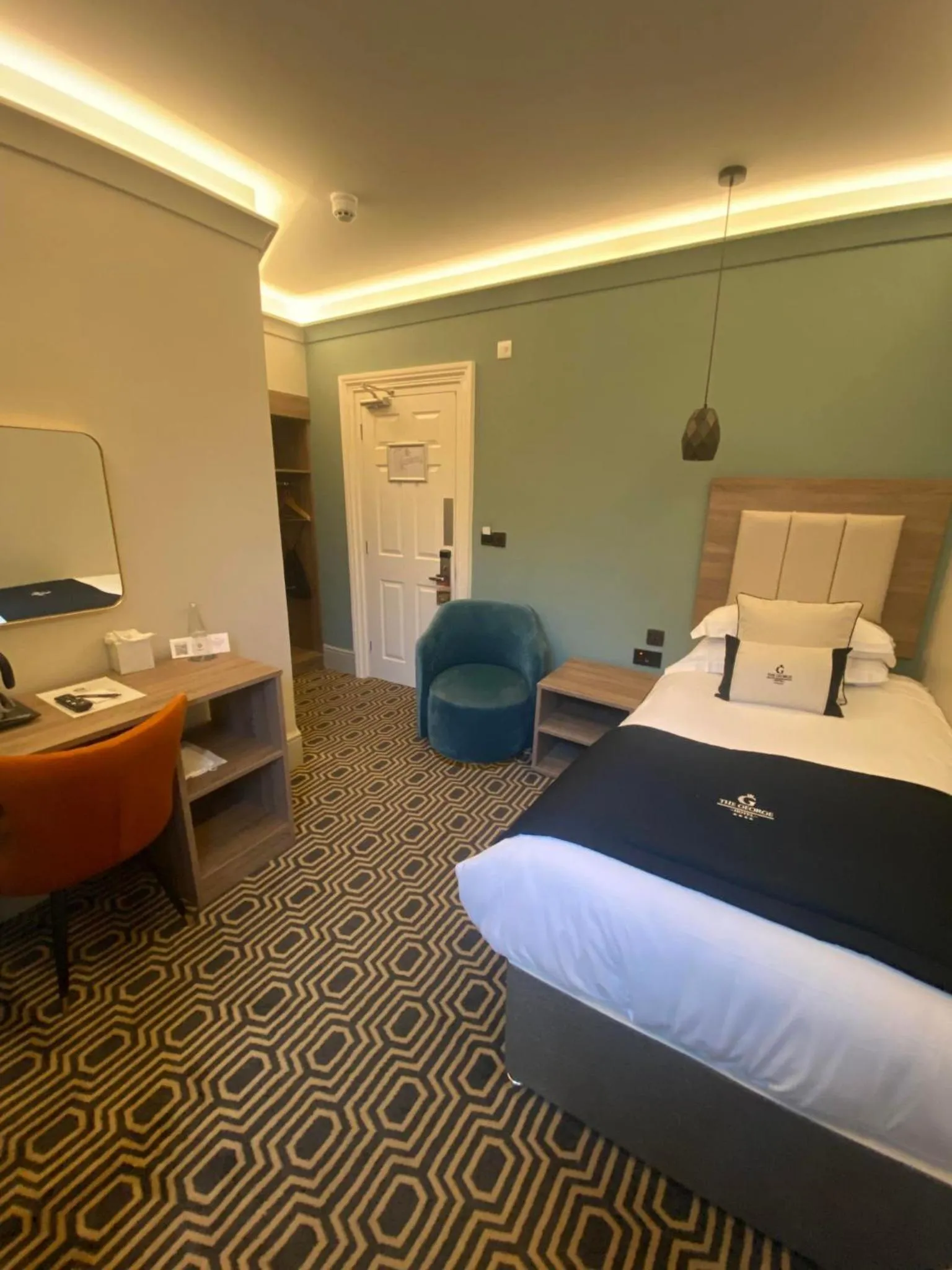 Bedroom, Bed in The George Hotel