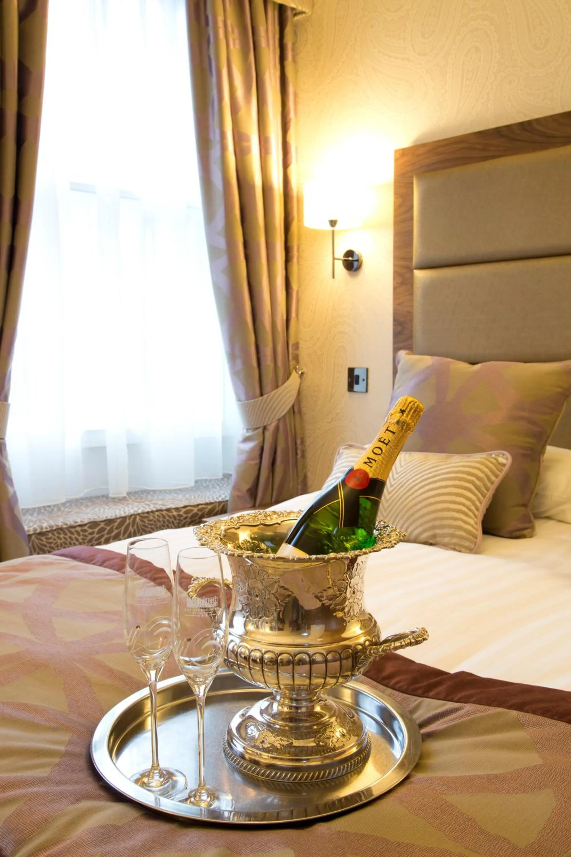 Day, Bed in The George Hotel