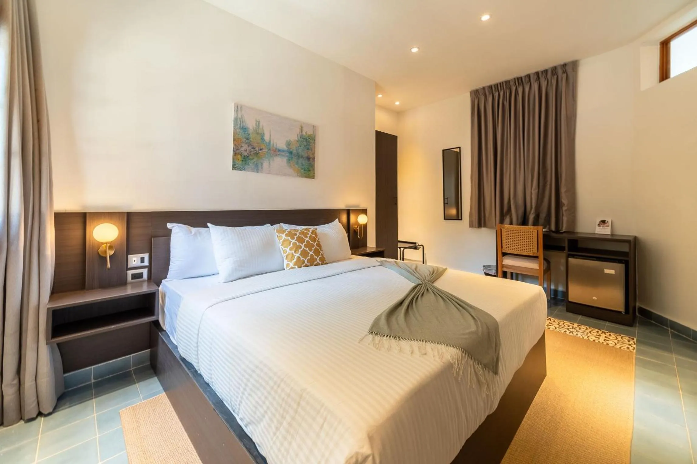 Photo of the whole room, Bed in Empyrean Art Deco