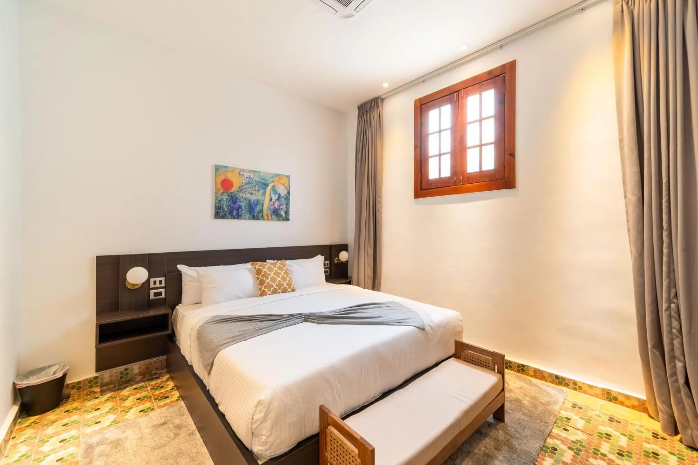 Photo of the whole room, Bed in Empyrean Art Deco