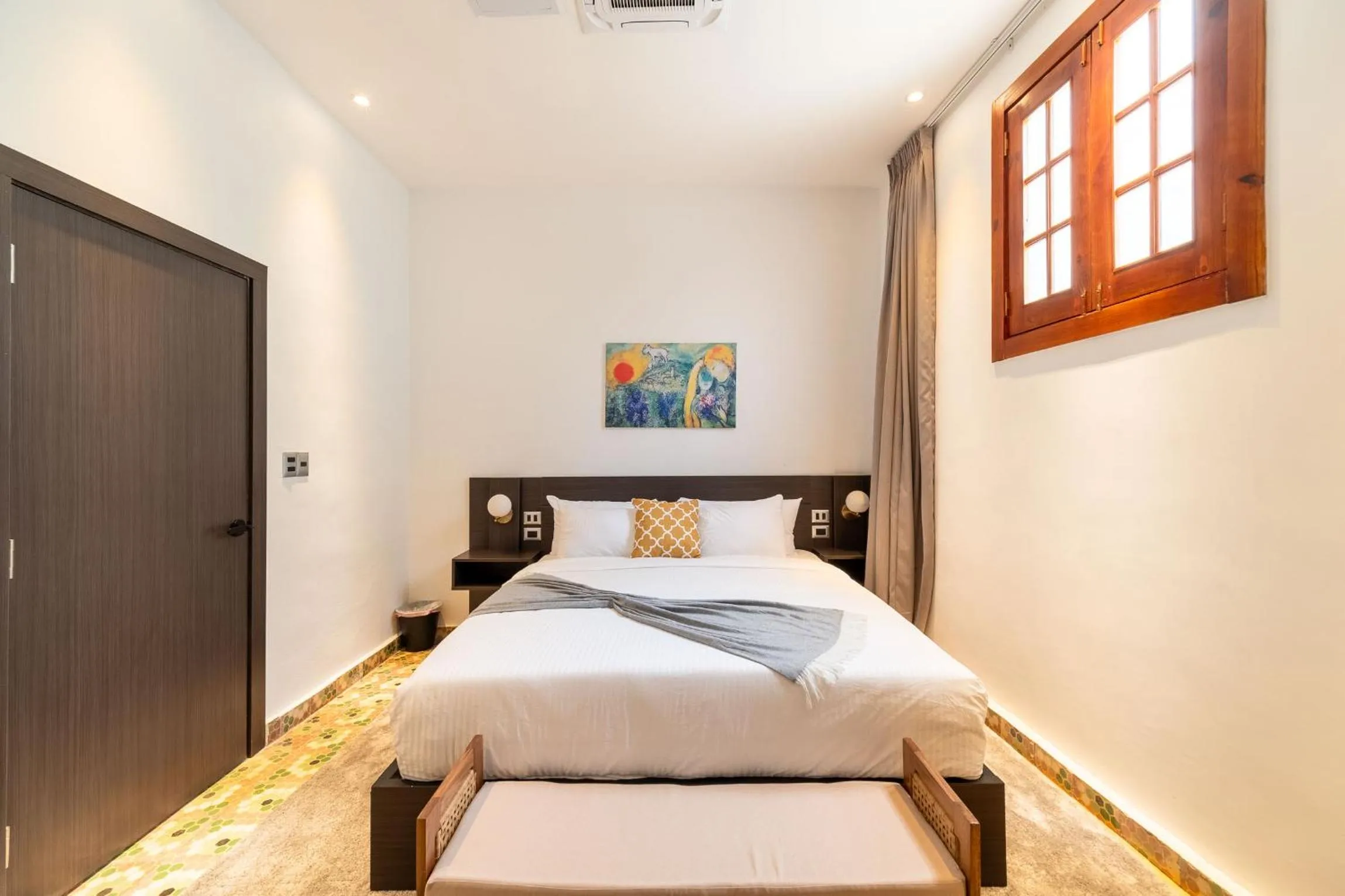 Photo of the whole room, Bed in Empyrean Art Deco