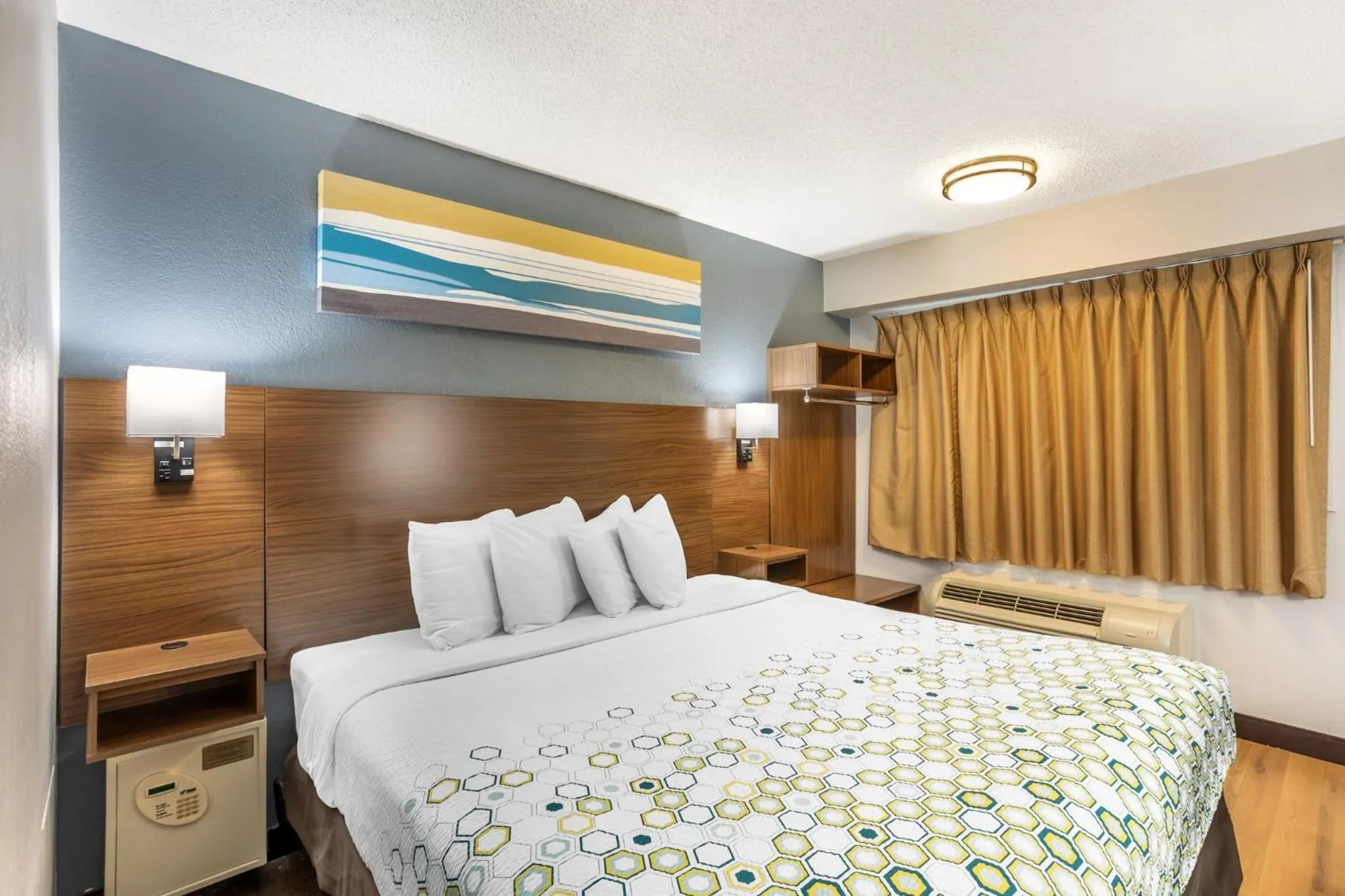 Bedroom, Bed in HomeTowne Studios by Red Roof Danville, PA