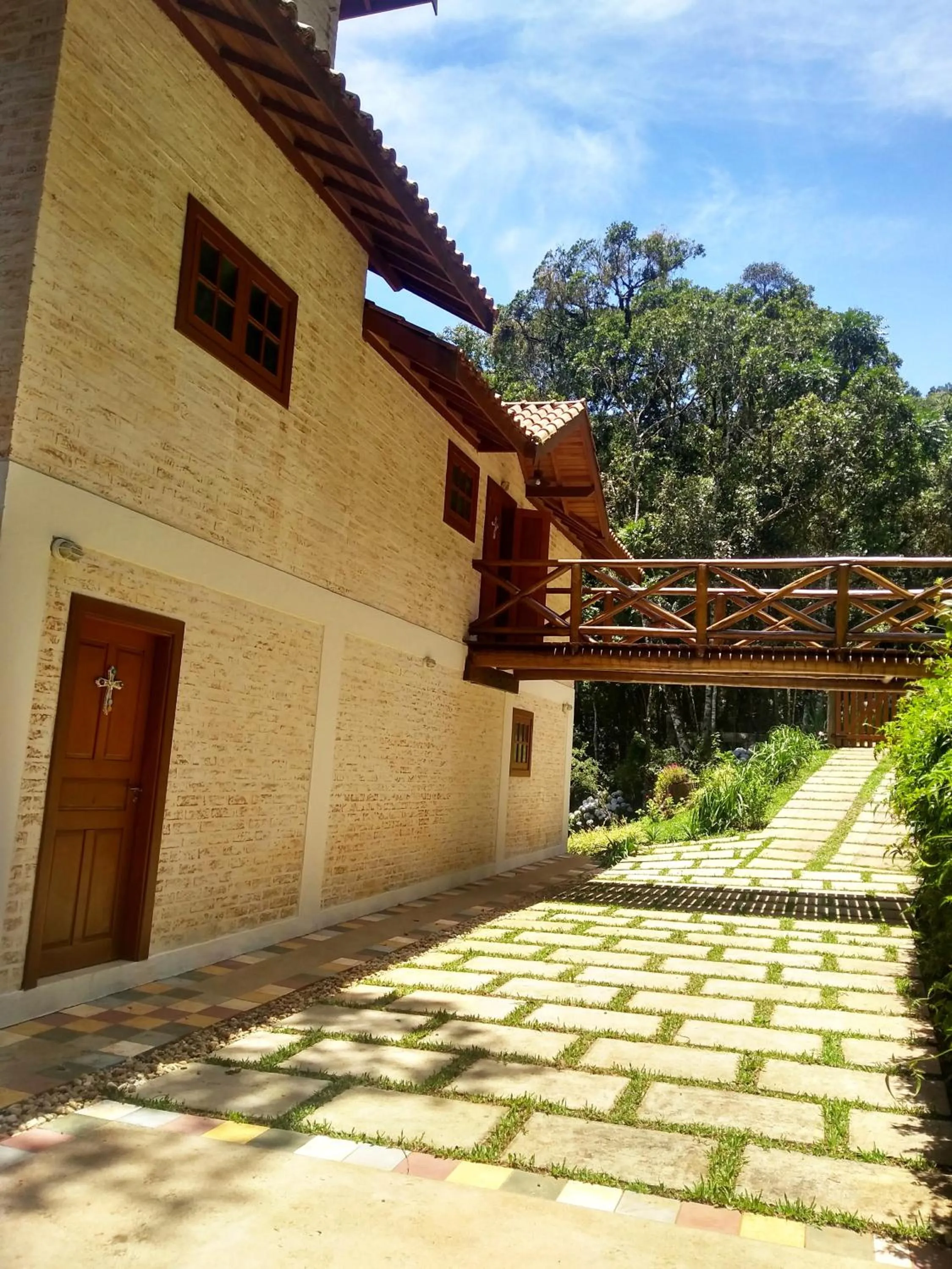 Facade/entrance in Nas Nuvens Hospedaria