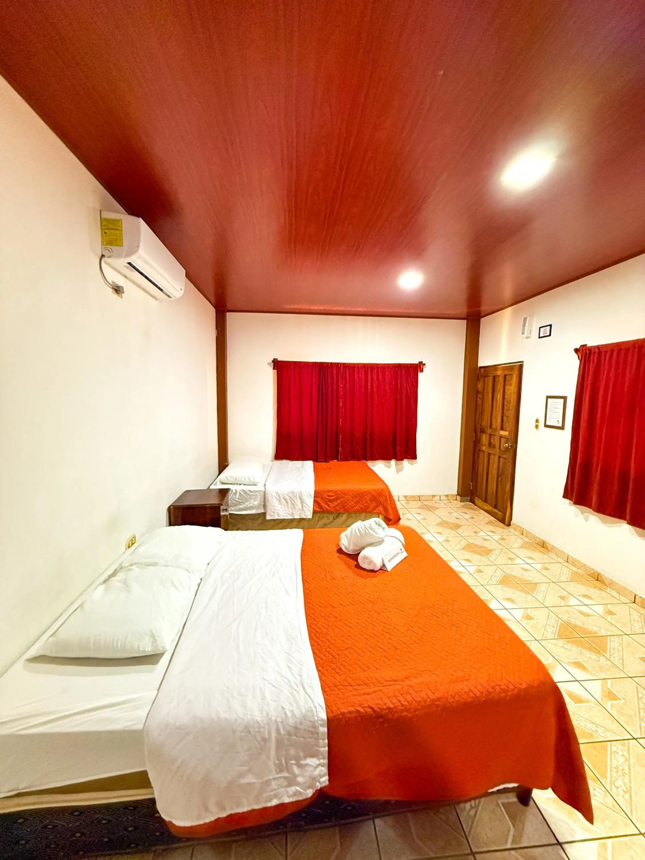 Standard Quadruple Room in Hotel y Restaurante Punta Diamantes