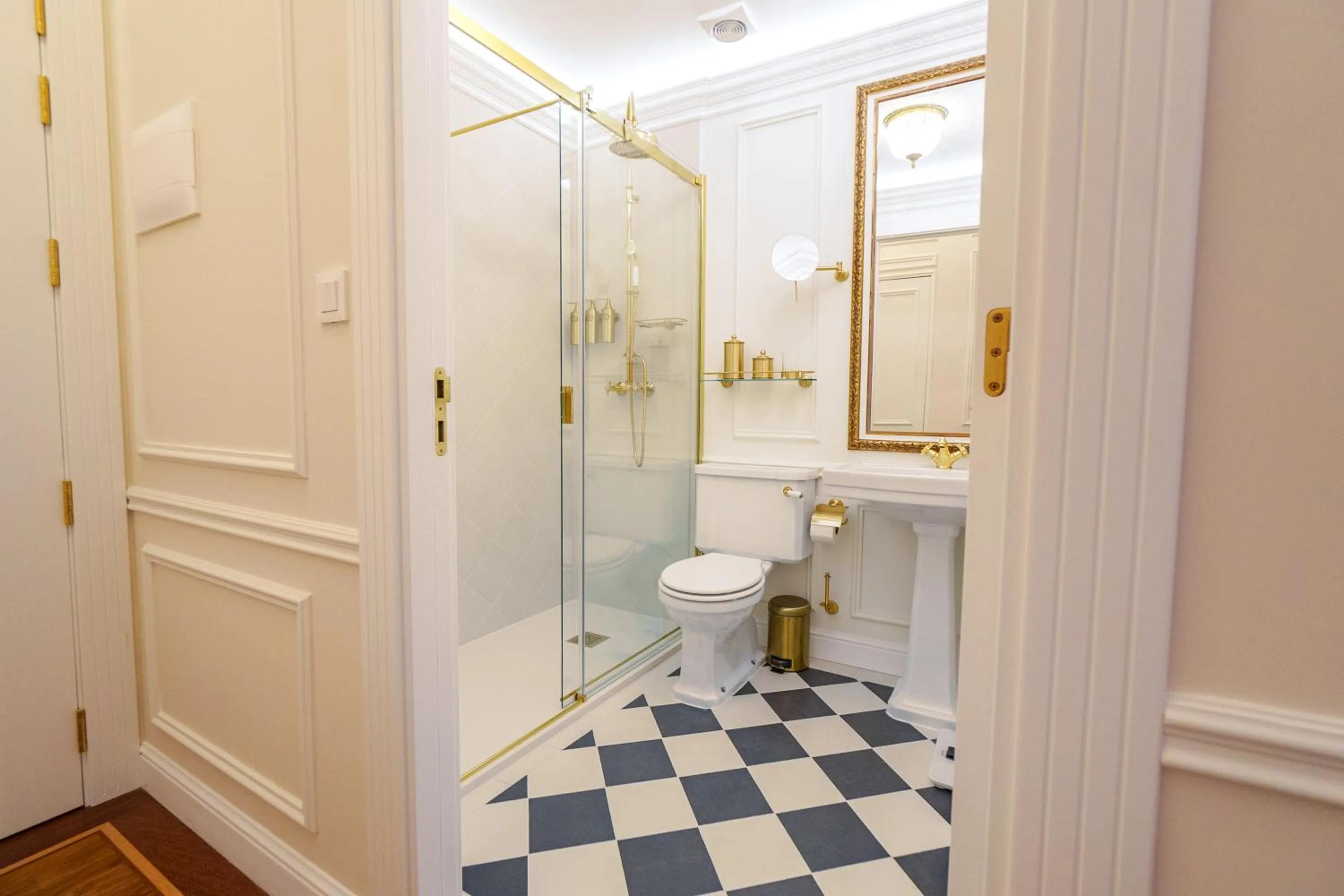 Toilet in Boutique Hotel Teatro