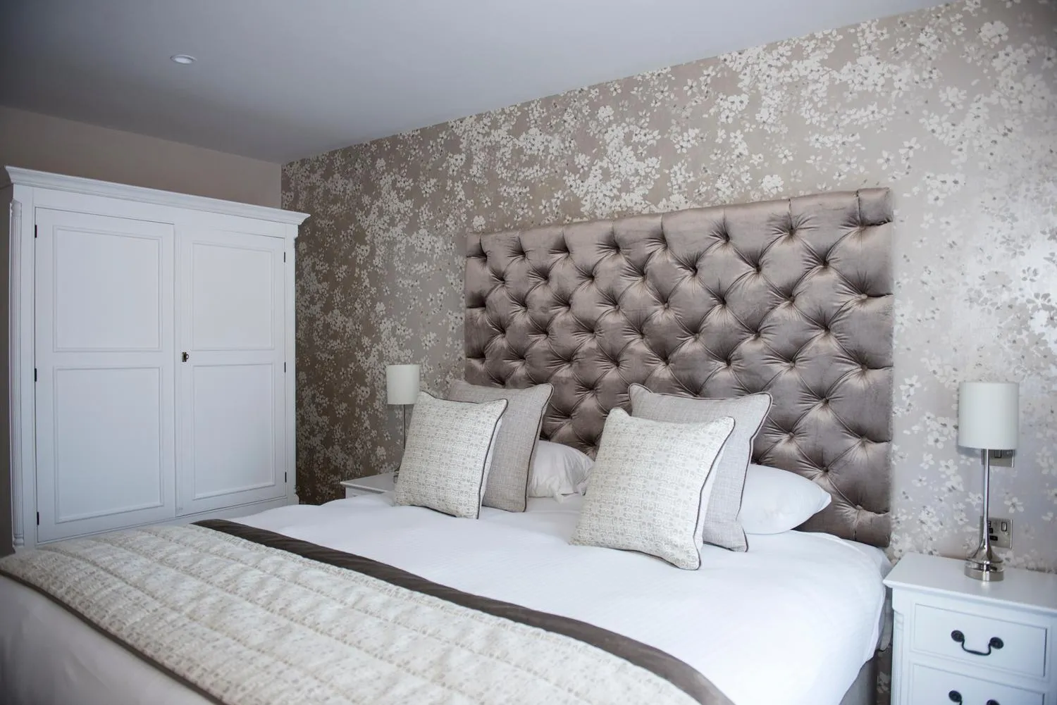 Bed in Roundthorn Country House & Luxury Apartments