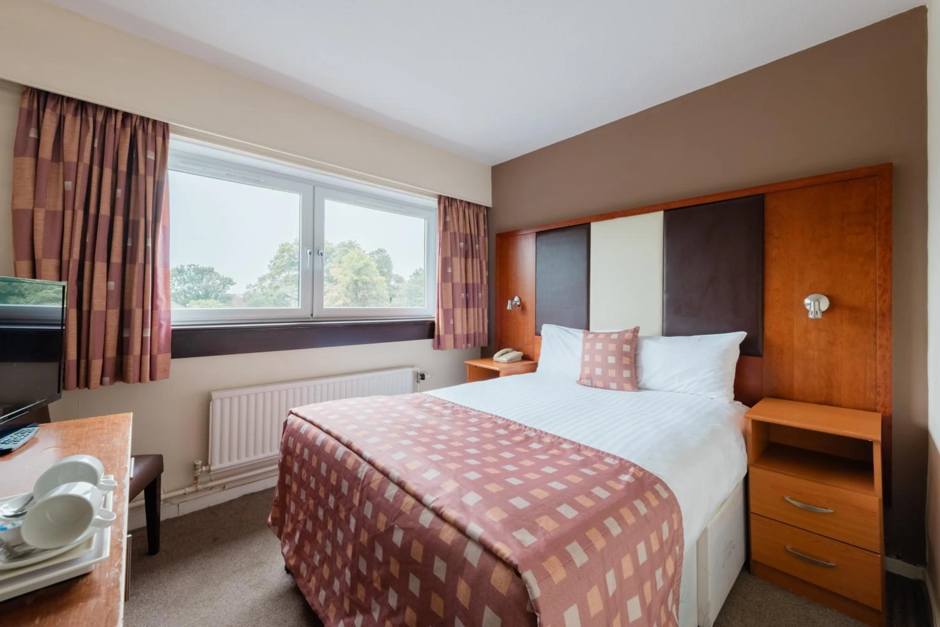 Bedroom, Bed in Normandy Hotel (Near Glasgow Airport)