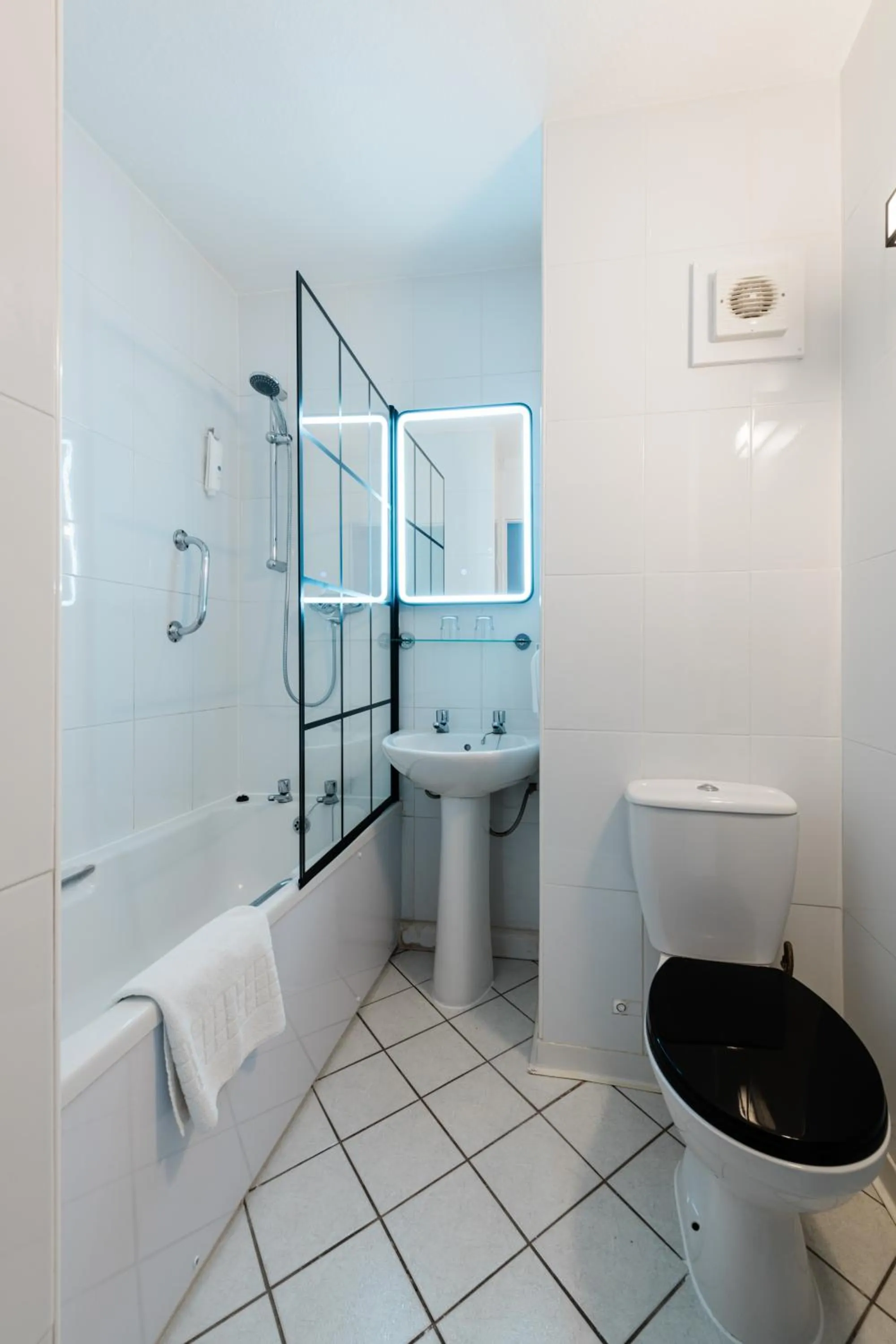 Bathroom in Normandy Hotel (Near Glasgow Airport)