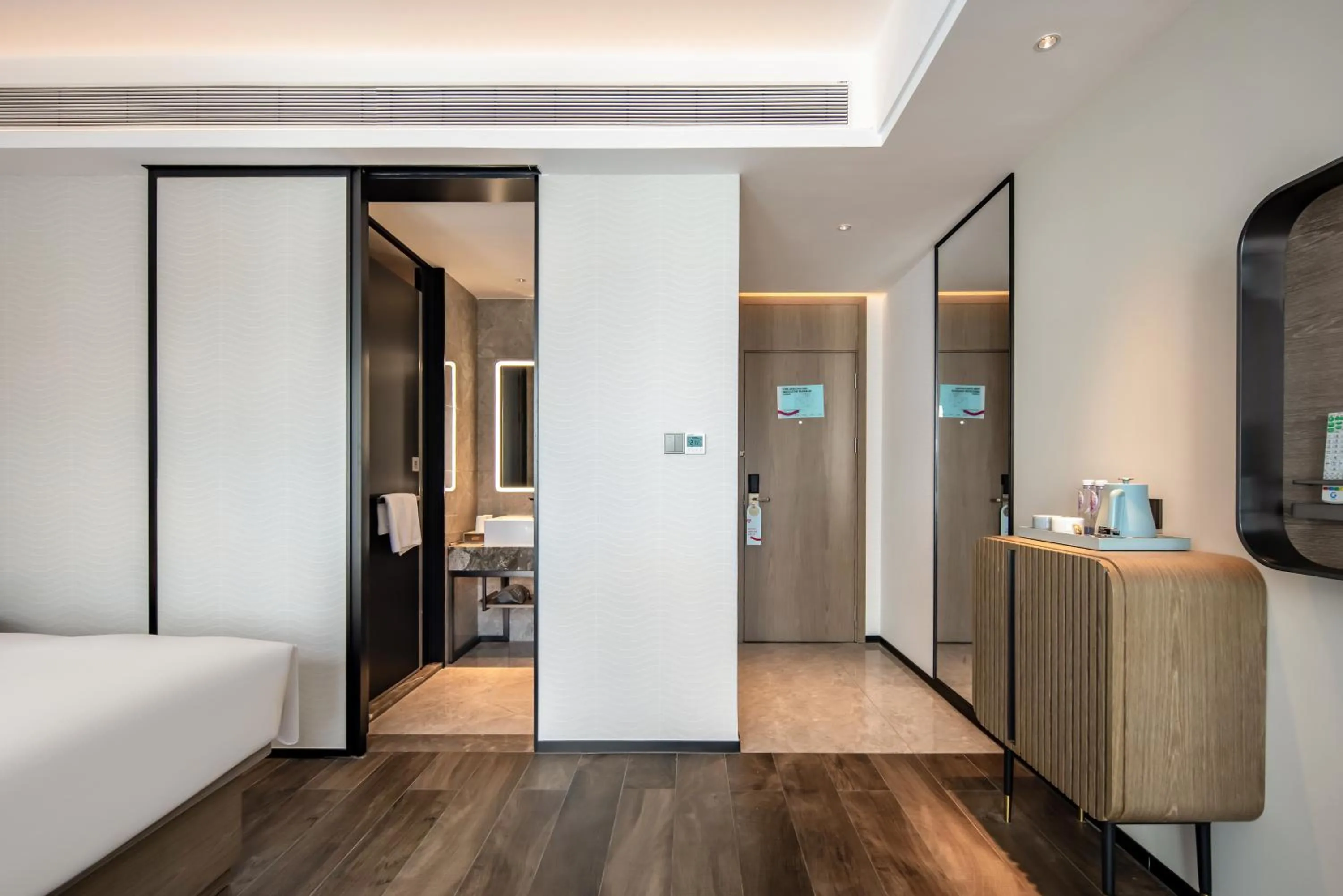 Photo of the whole room, Bed in Eharm Hotel Baise Jingxi Jinxiu Ancient Town