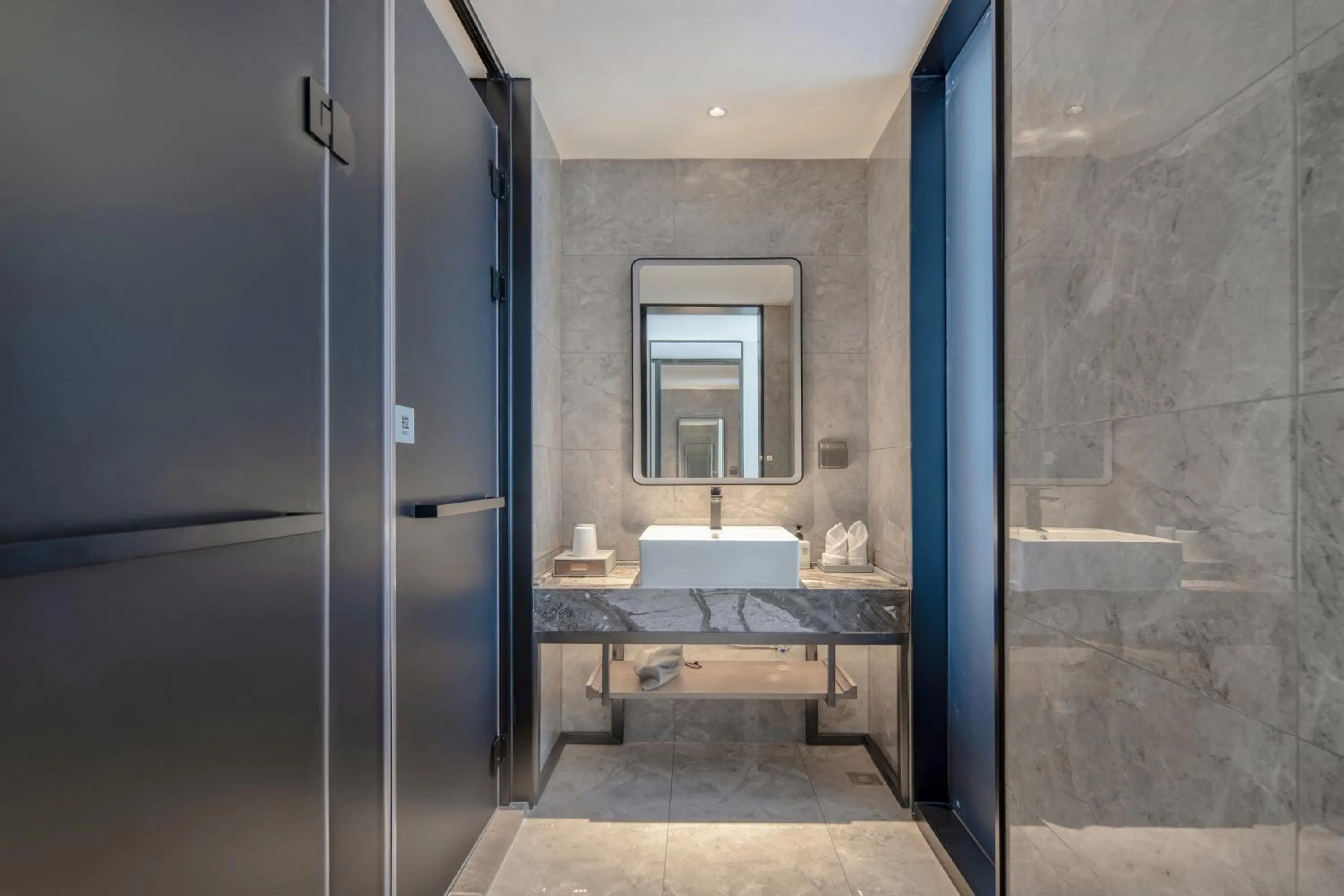 Shower in Eharm Hotel Baise Jingxi Jinxiu Ancient Town