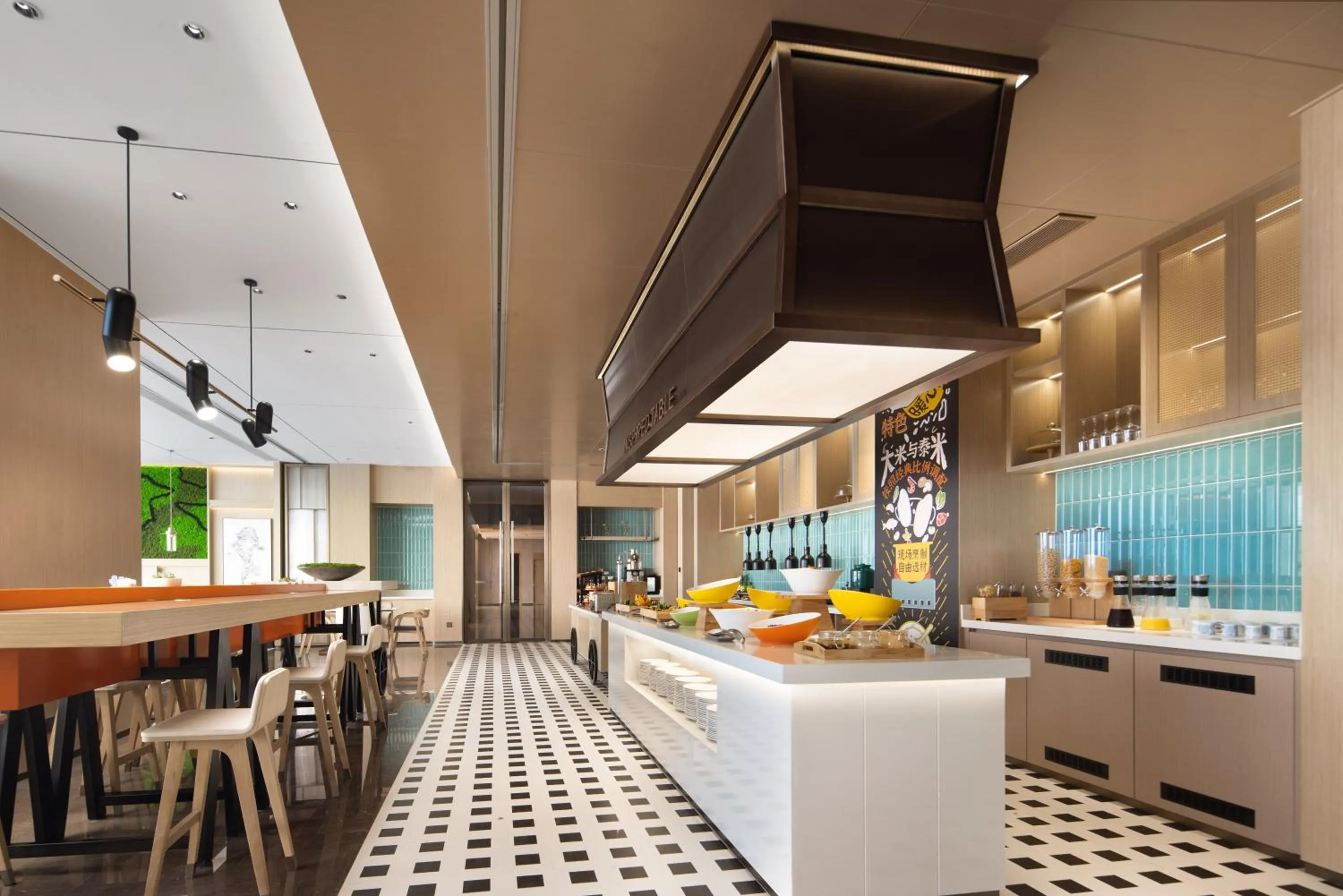 Restaurant/places to eat in Home2 Suite by Hilton Hangzhou Qianjiang New Town