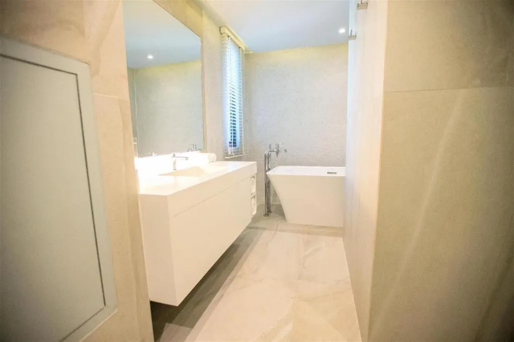 First Pride Hotel Bangkok