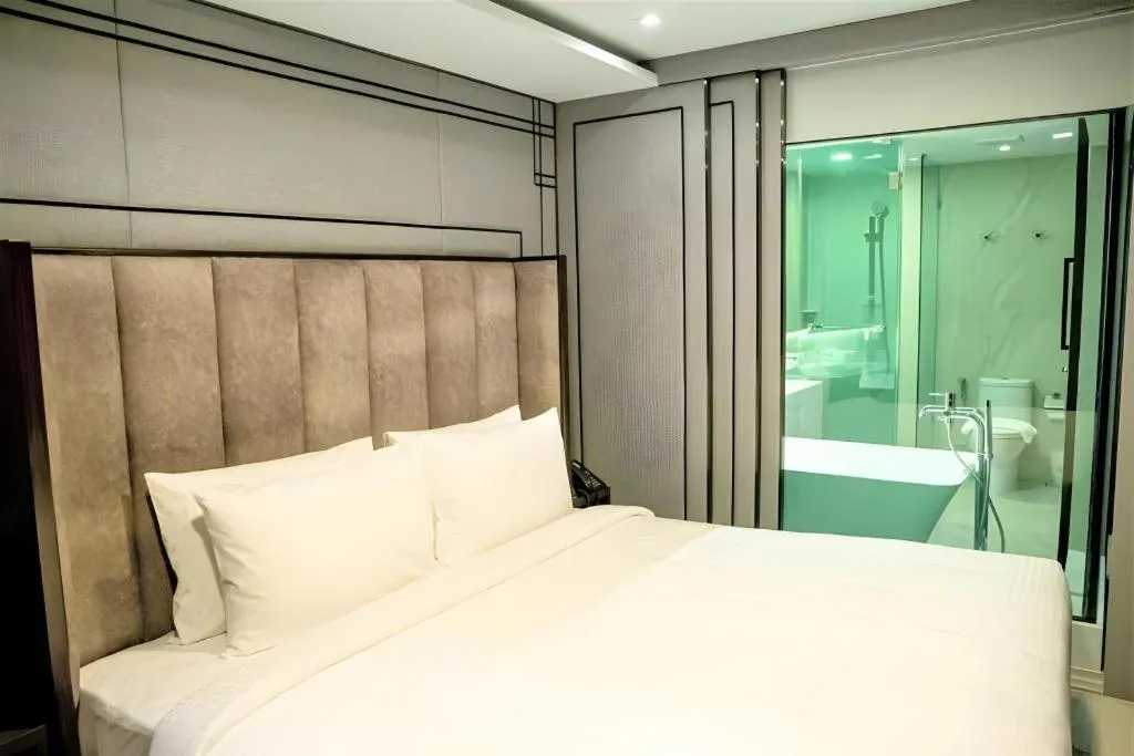 Bed in First Pride Hotel Bangkok