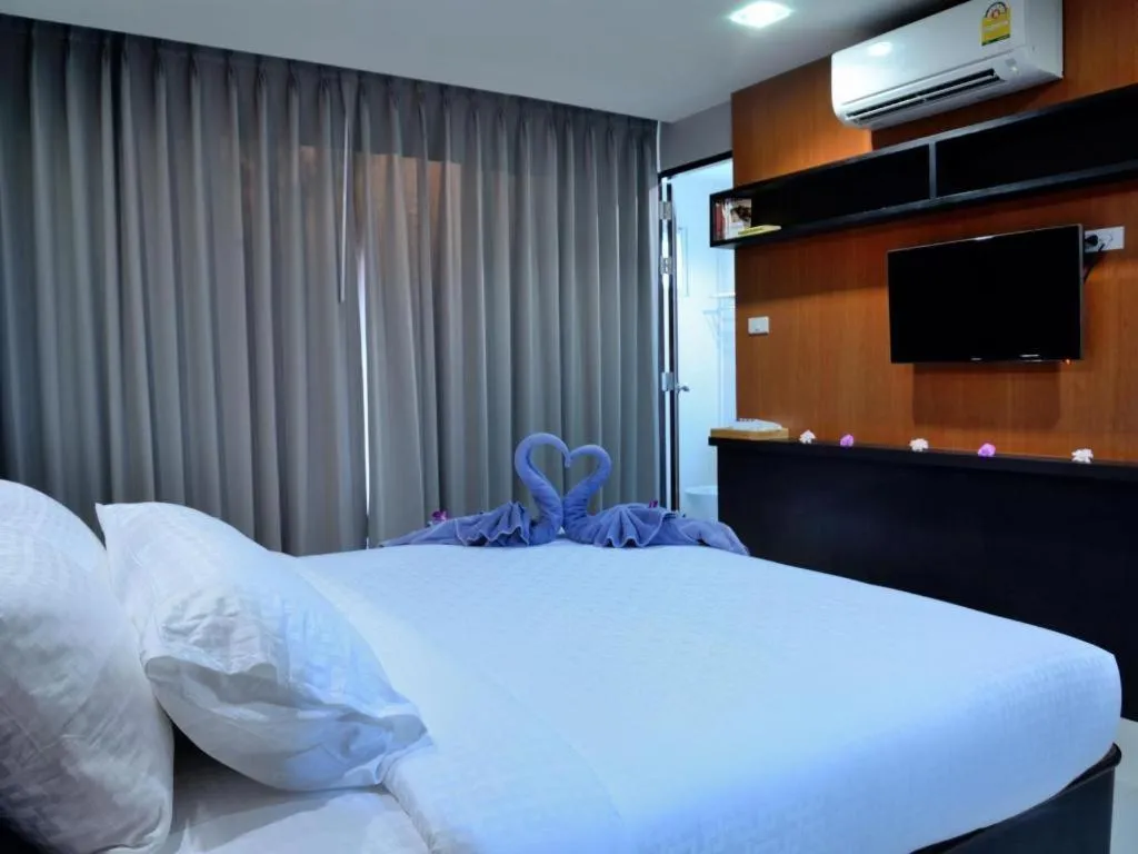 Bed in The Breeze Lipe Resort