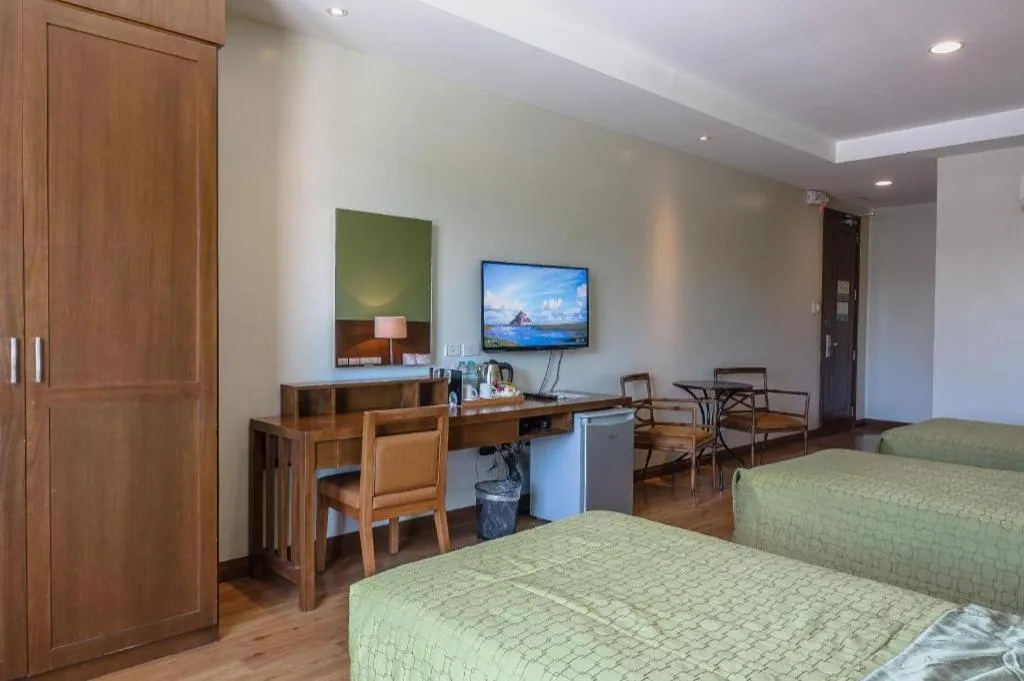 Bed in Mansion Garden Hotel