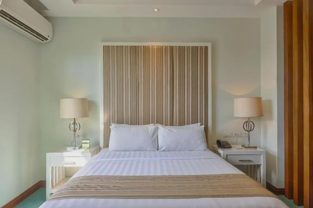 Bed in Mansion Garden Hotel