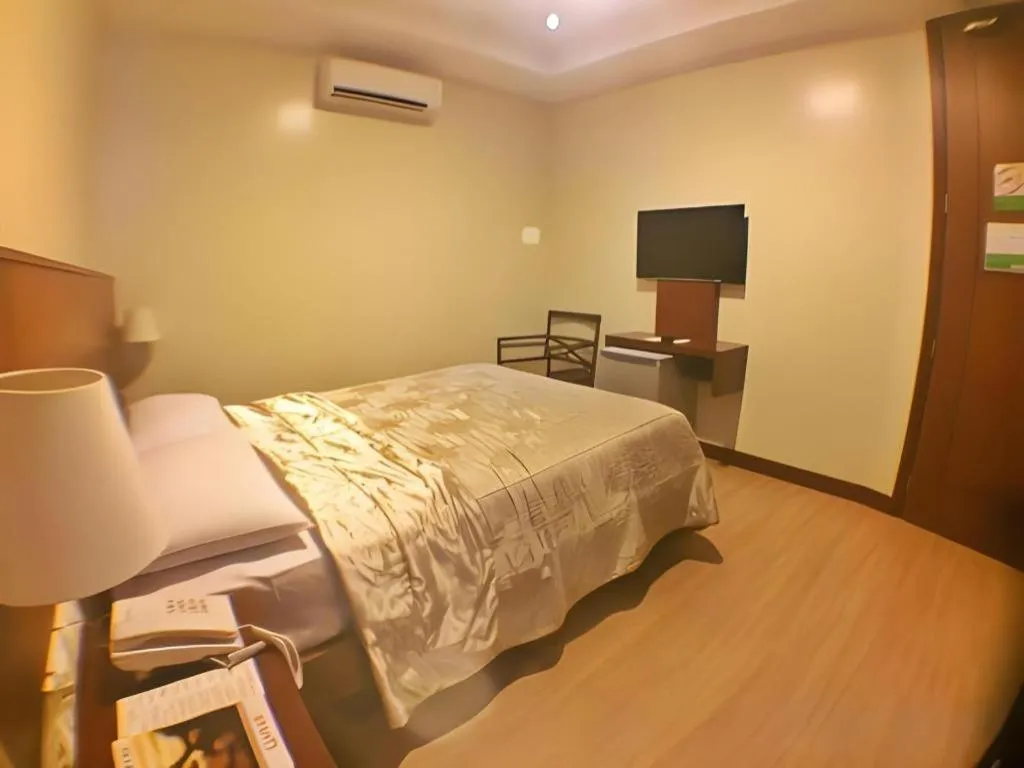 Bed in Mansion Garden Hotel