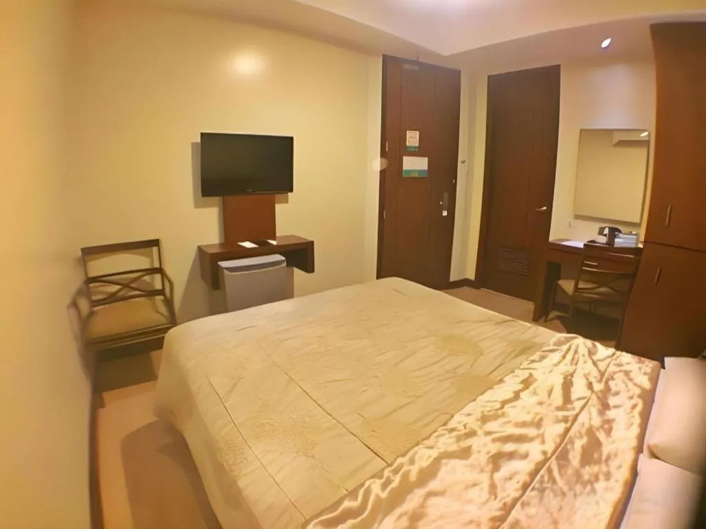 Bed in Mansion Garden Hotel