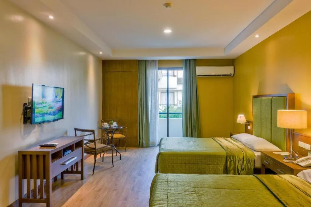 Bed in Mansion Garden Hotel