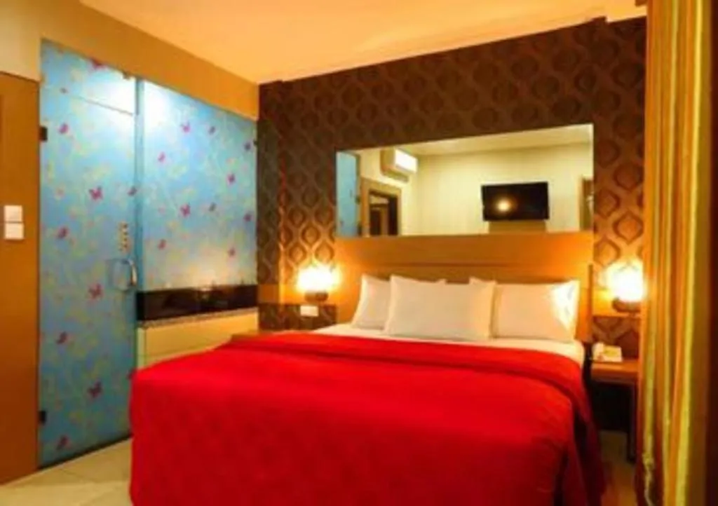 Bed in Hotel Menara Lexus