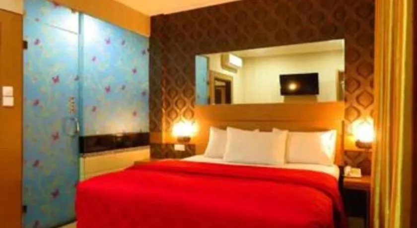 Bed in Hotel Menara Lexus