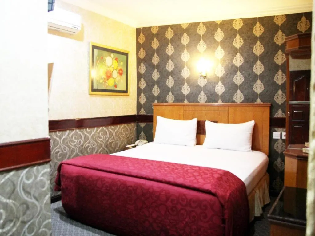 Bed in Hotel Menara Lexus