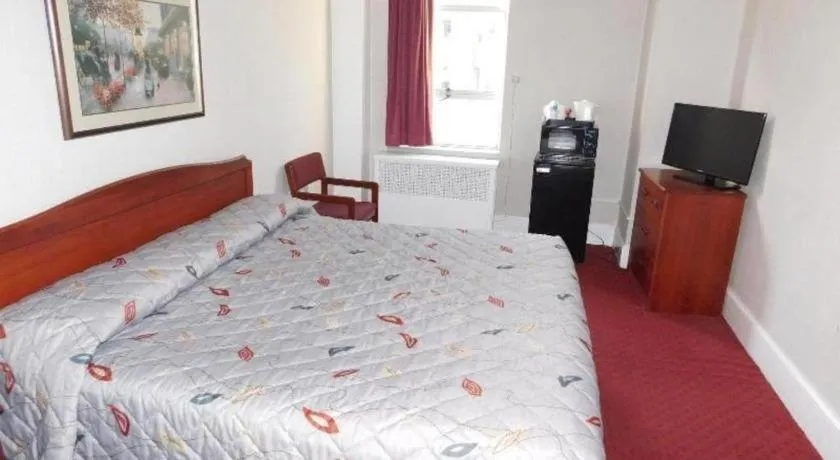 Bed in Hotel Harrington