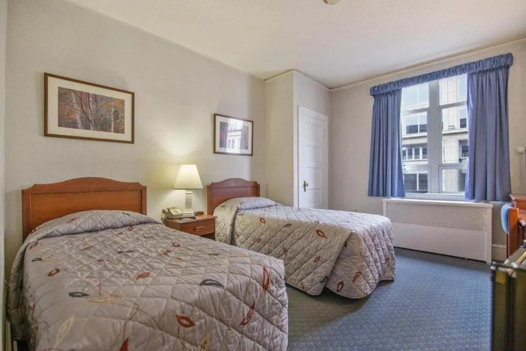 Bed in Hotel Harrington