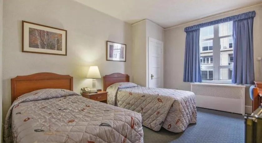 Bed in Hotel Harrington