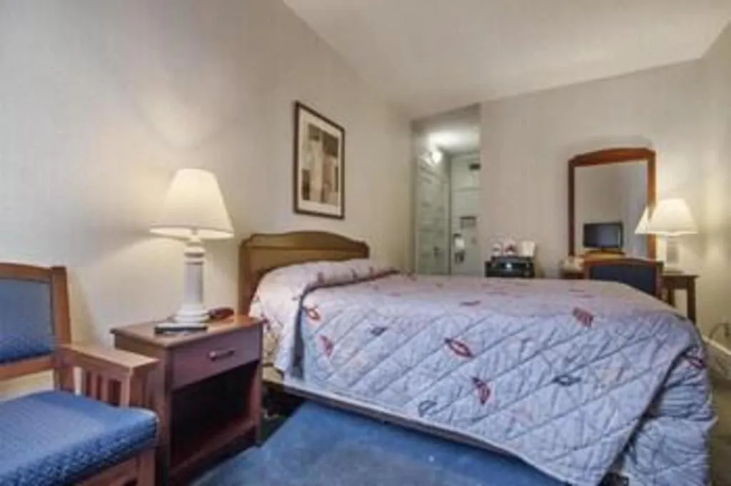 Bed in Hotel Harrington