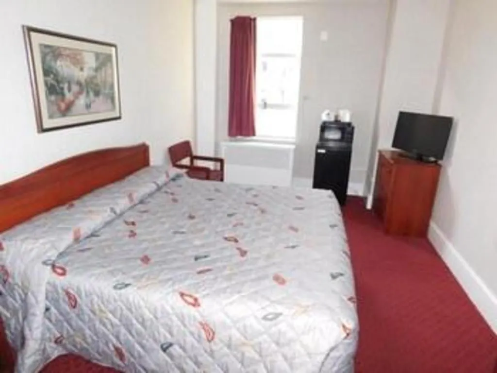 Bed in Hotel Harrington