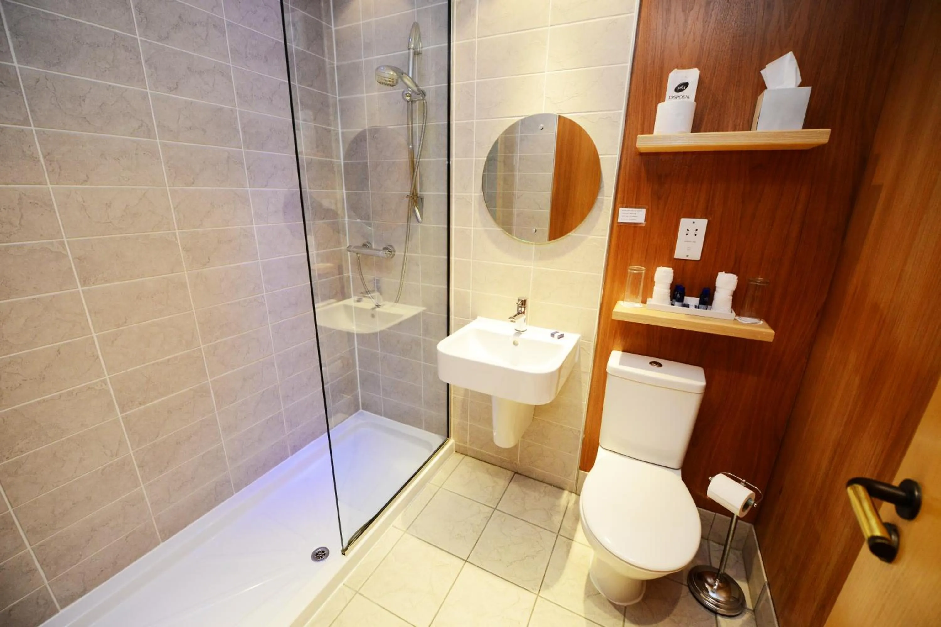 Shower in Glynhill Hotel & Spa near Glasgow Airport