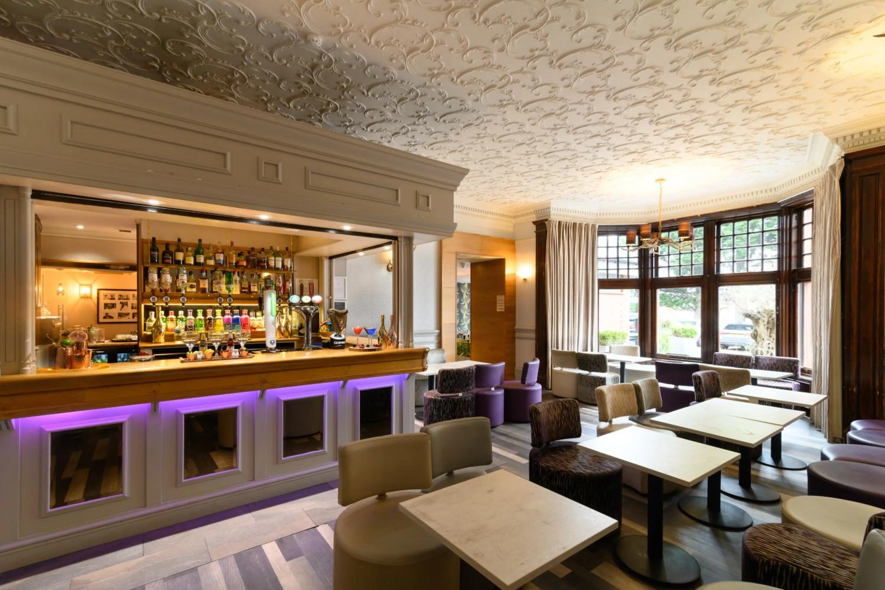 Lounge or bar in Glynhill Hotel & Spa near Glasgow Airport
