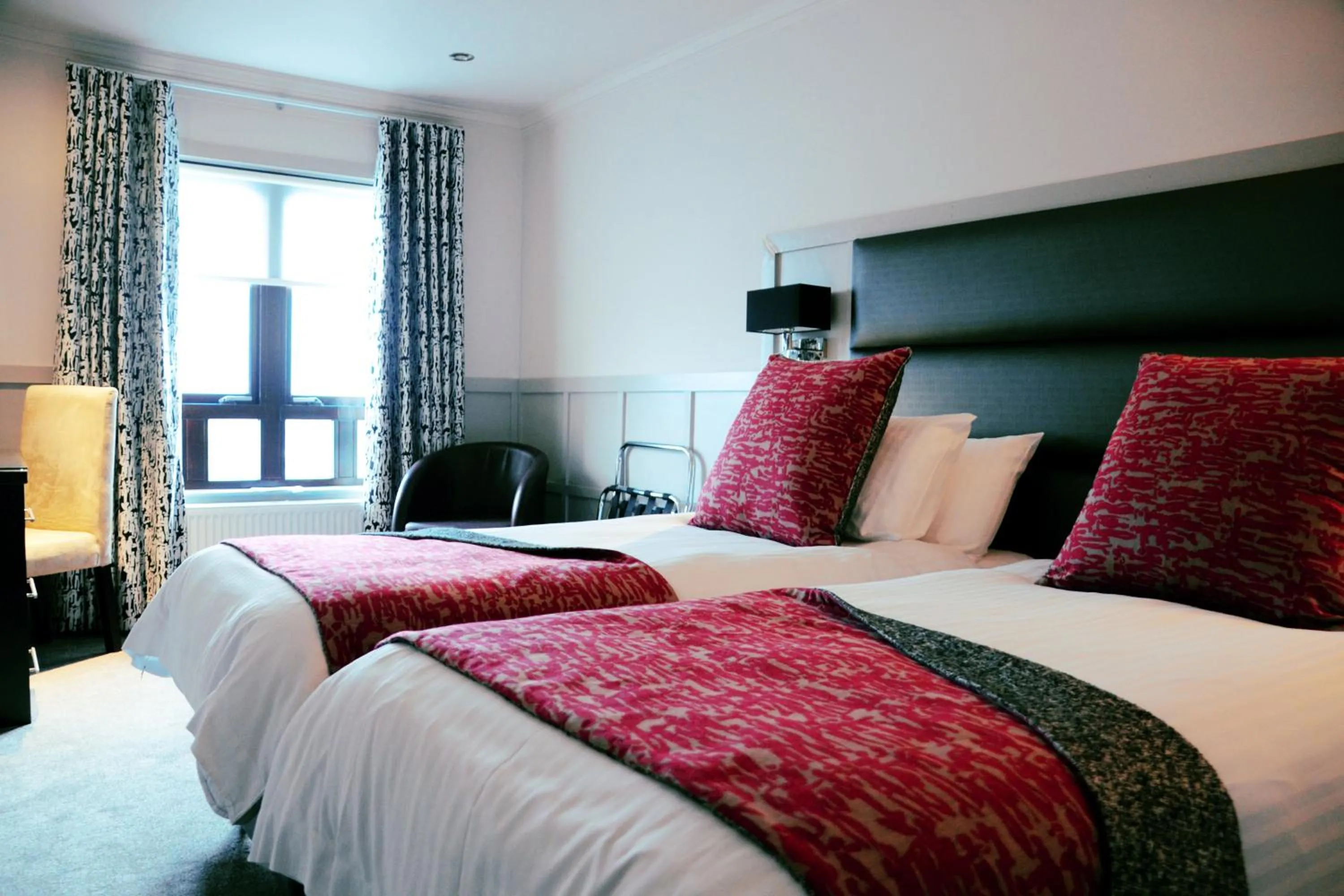 Bed in Glynhill Hotel & Spa near Glasgow Airport