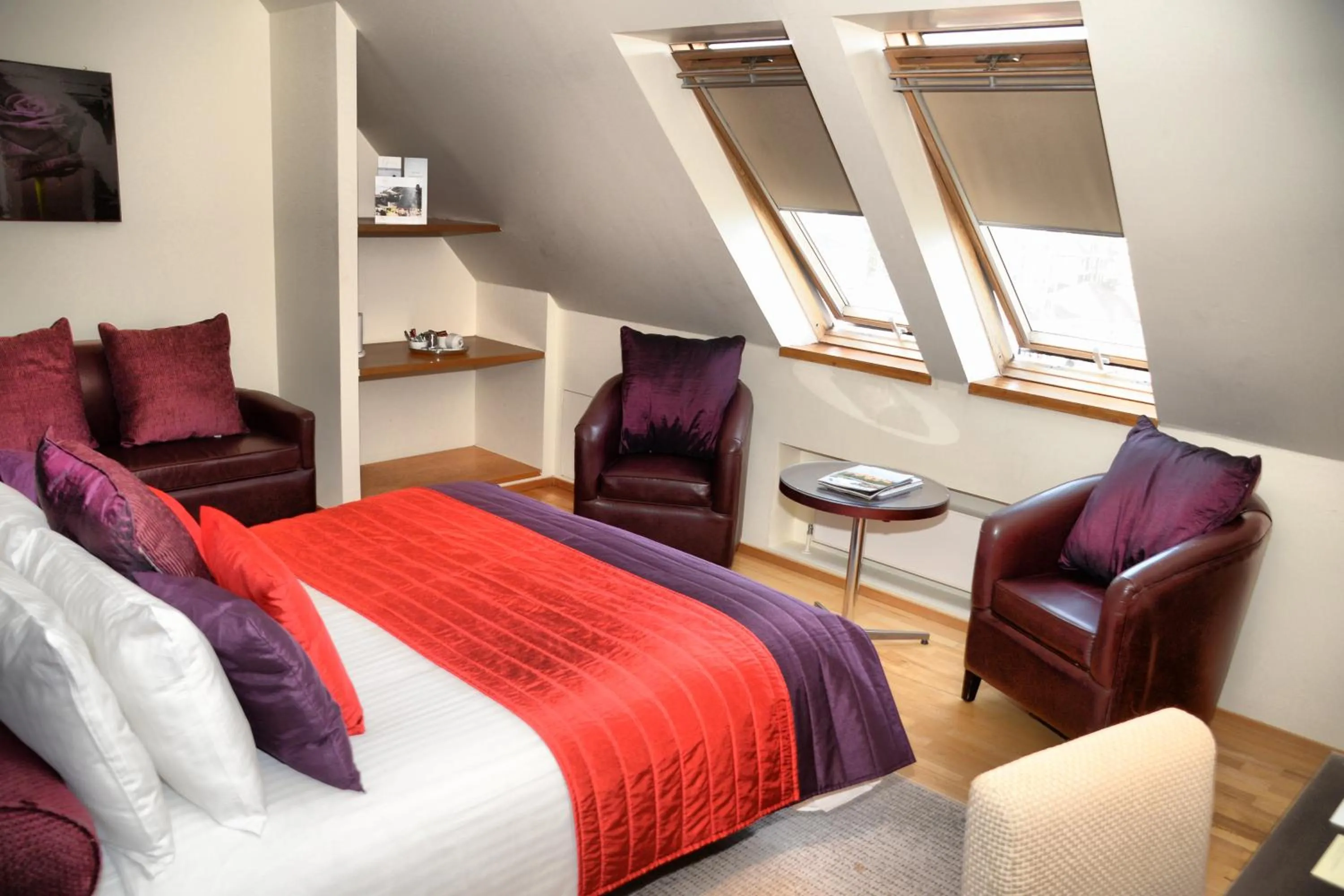 Photo of the whole room, Bed in Glynhill Hotel & Spa near Glasgow Airport