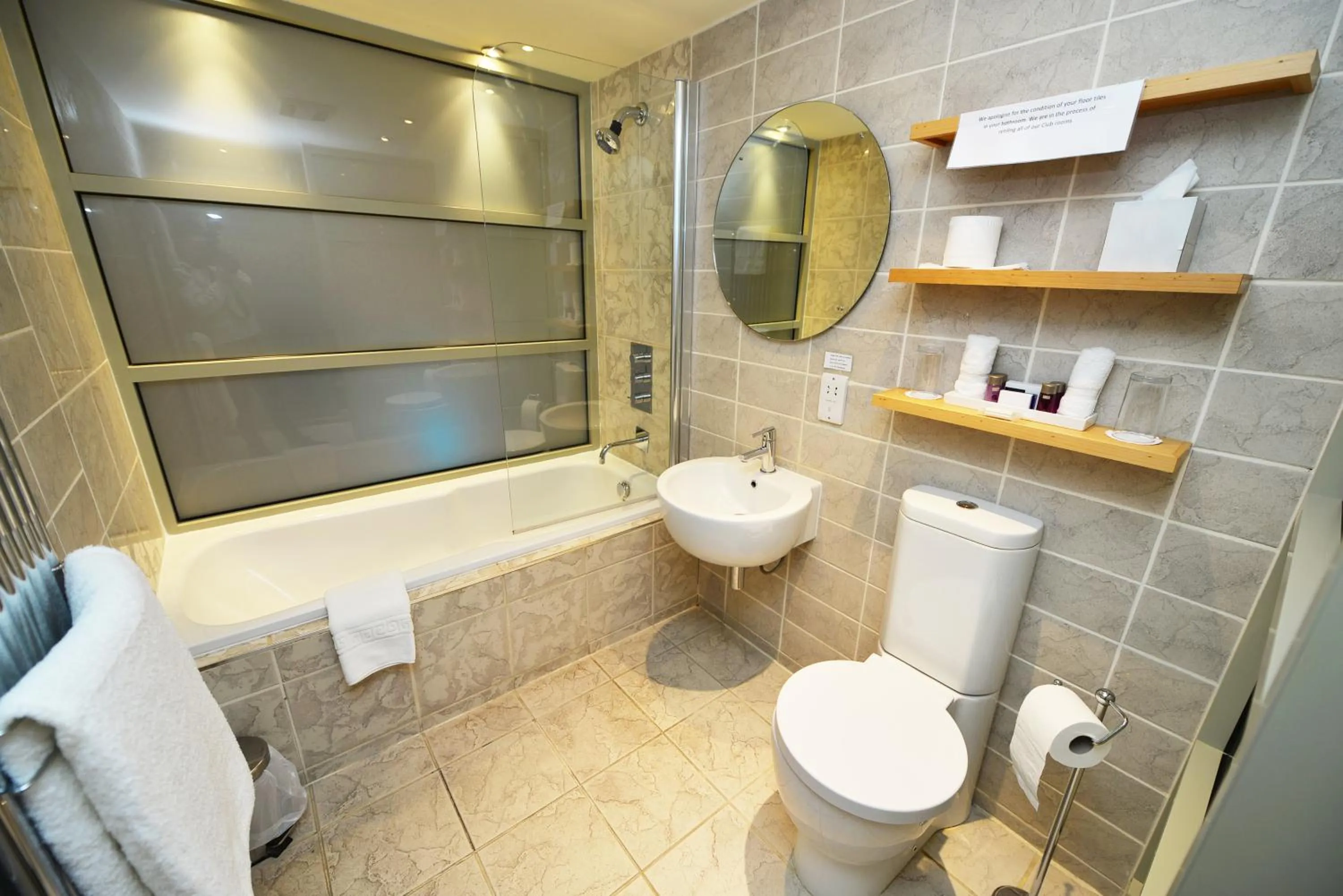 Shower in Glynhill Hotel & Spa near Glasgow Airport